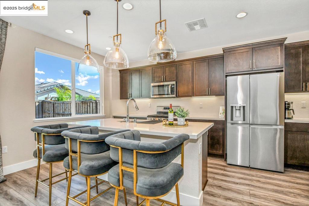 Detail Gallery Image 12 of 41 For 16214 Sculptor Ave, Lathrop,  CA 95330-9819 - 4 Beds | 3 Baths