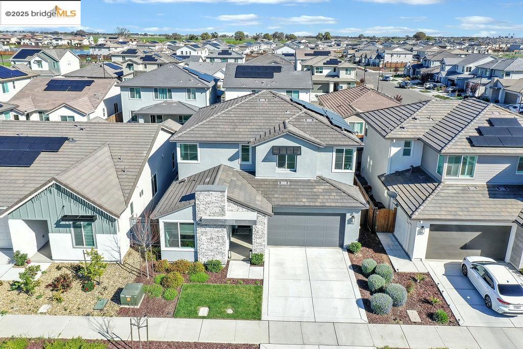 Detail Gallery Image 4 of 41 For 16214 Sculptor Ave, Lathrop,  CA 95330-9819 - 4 Beds | 3 Baths