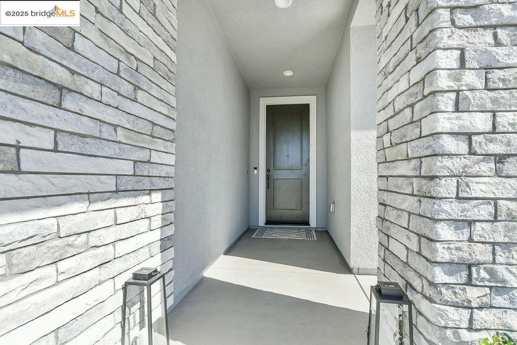 Detail Gallery Image 5 of 41 For 16214 Sculptor Ave, Lathrop,  CA 95330-9819 - 4 Beds | 3 Baths