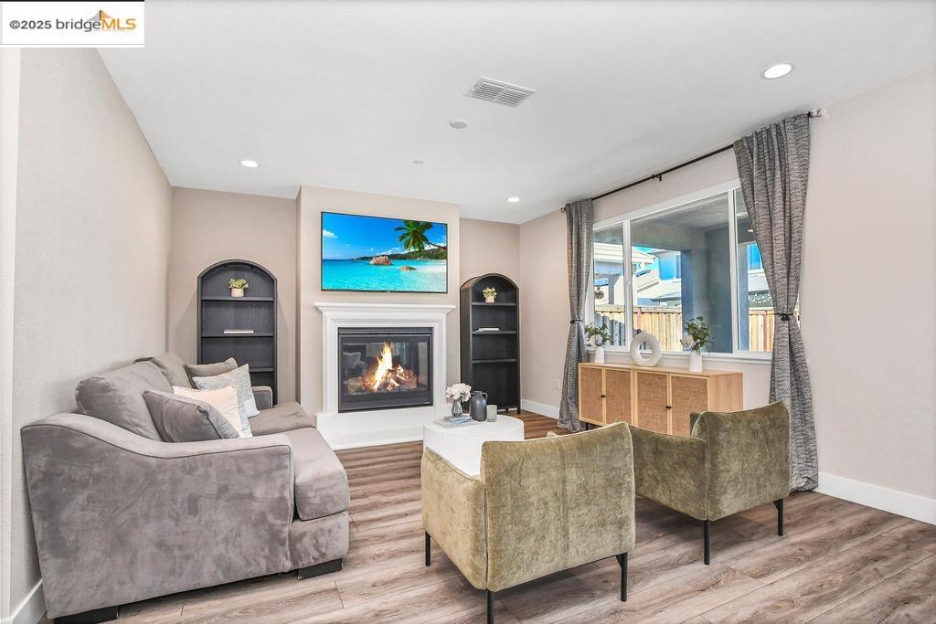Detail Gallery Image 9 of 41 For 16214 Sculptor Ave, Lathrop,  CA 95330-9819 - 4 Beds | 3 Baths