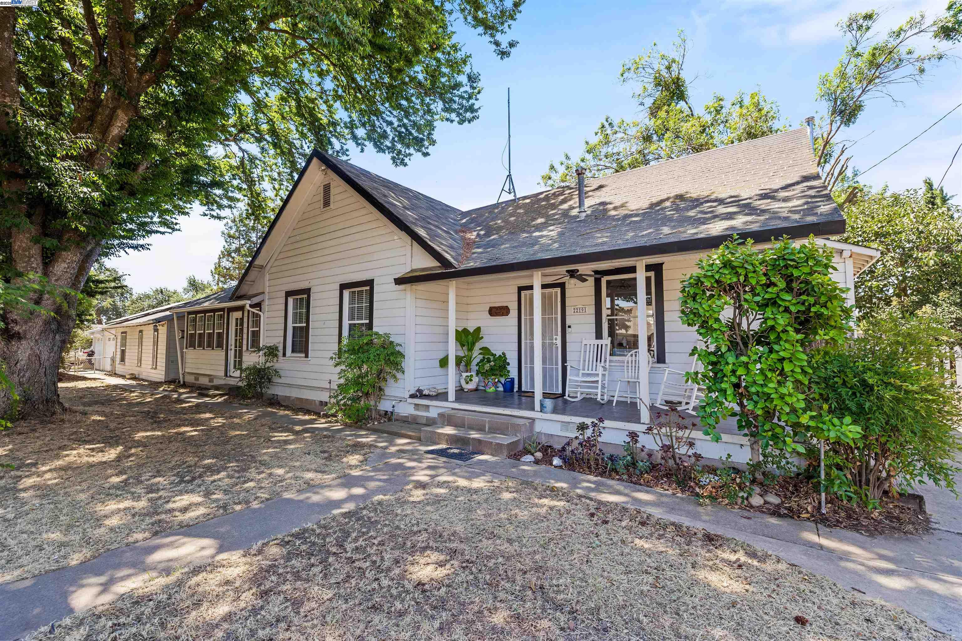 Detail Gallery Image 2 of 57 For 22191 N Anderson St, Clements,  CA 95227 - 4 Beds | 2 Baths