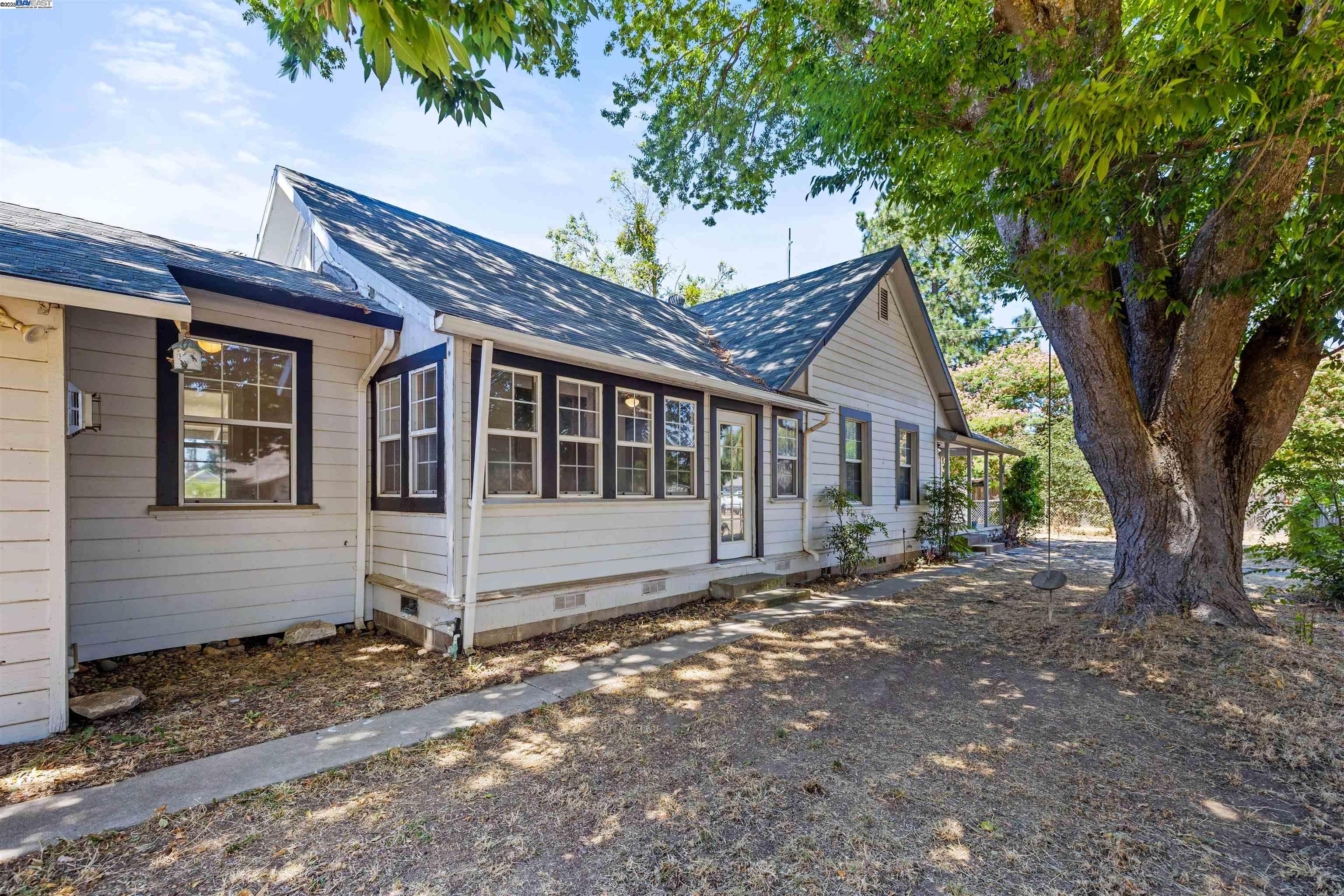 Detail Gallery Image 3 of 57 For 22191 N Anderson St, Clements,  CA 95227 - 4 Beds | 2 Baths