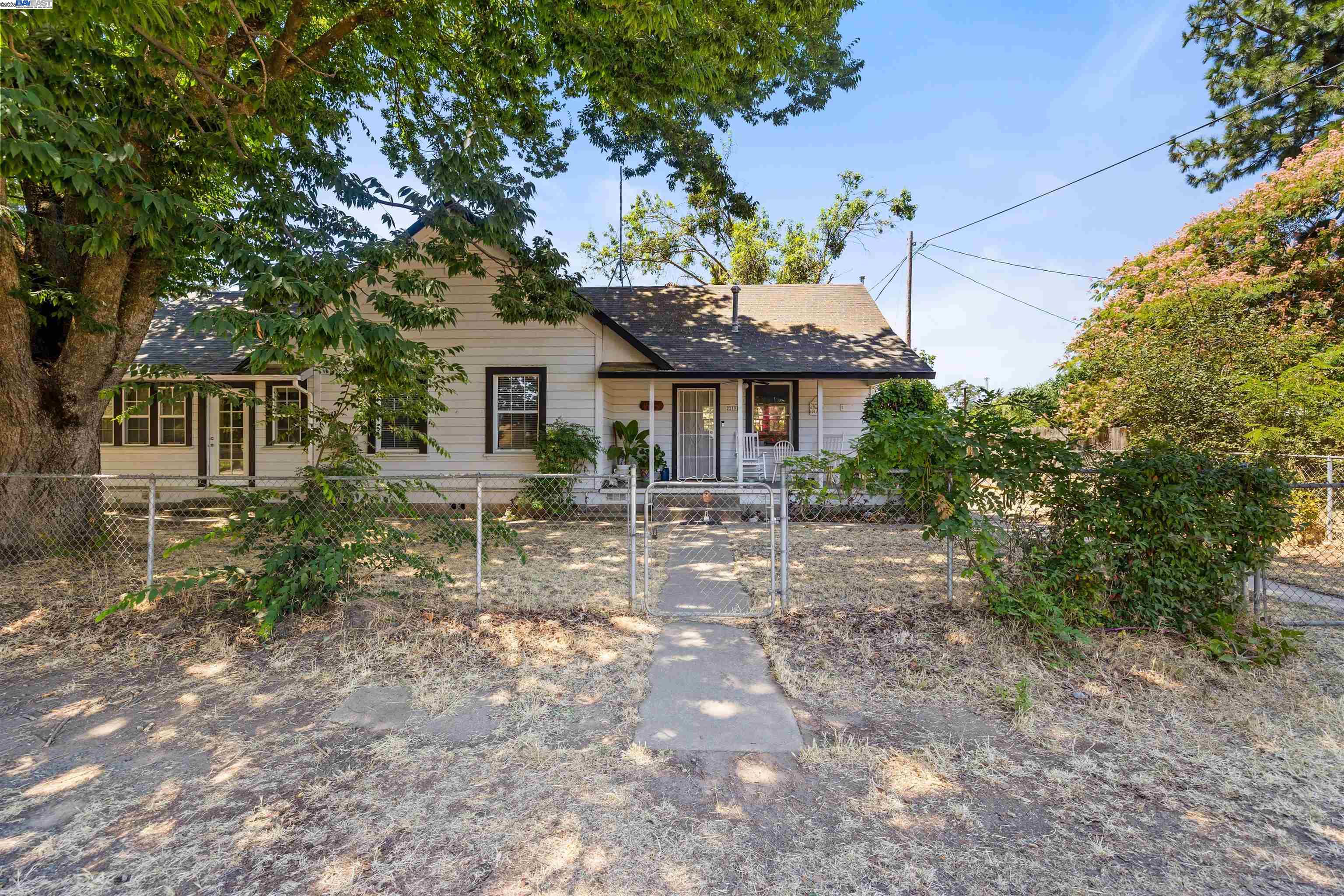 Detail Gallery Image 4 of 57 For 22191 N Anderson St, Clements,  CA 95227 - 4 Beds | 2 Baths