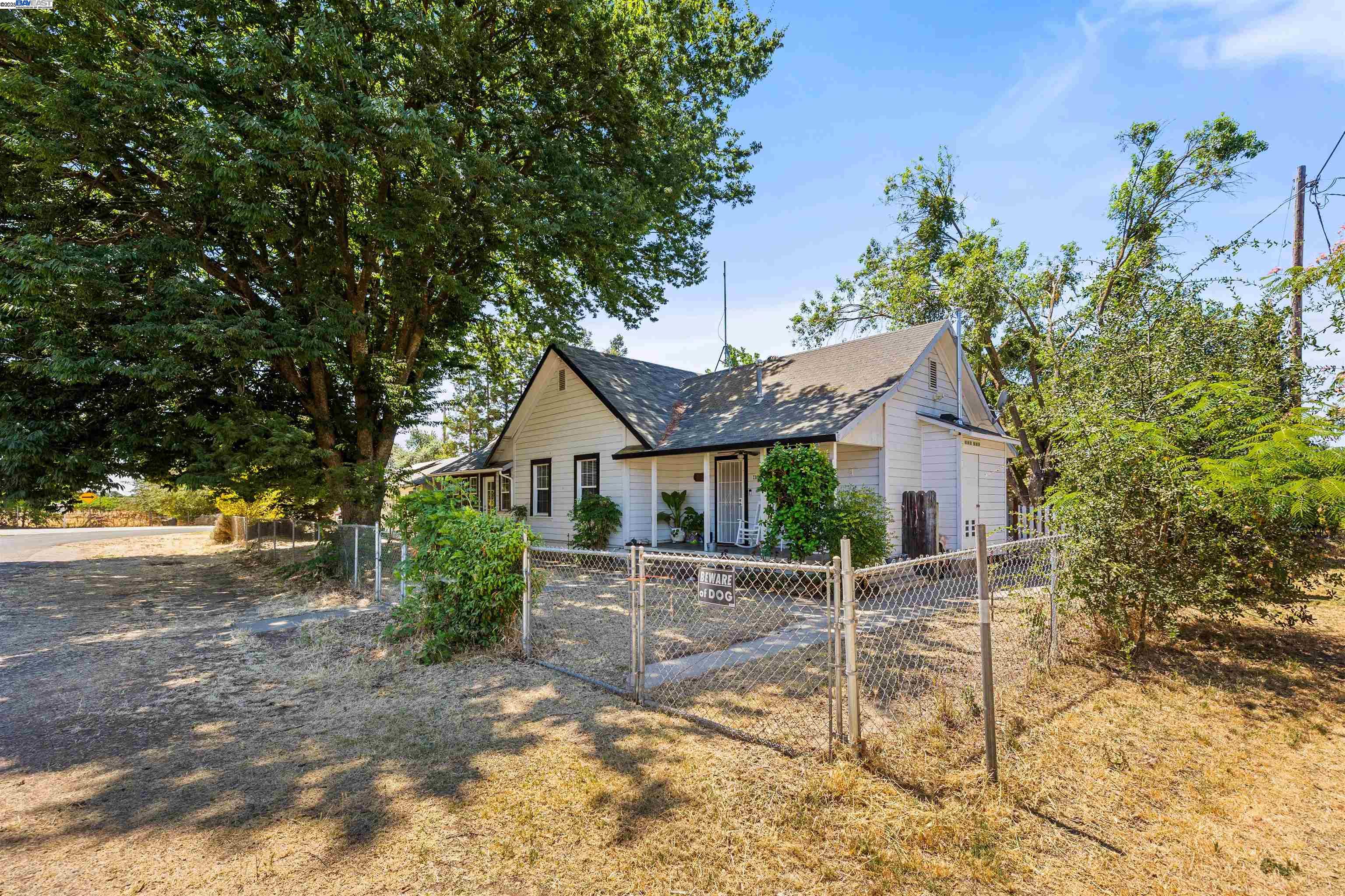 Detail Gallery Image 5 of 57 For 22191 N Anderson St, Clements,  CA 95227 - 4 Beds | 2 Baths