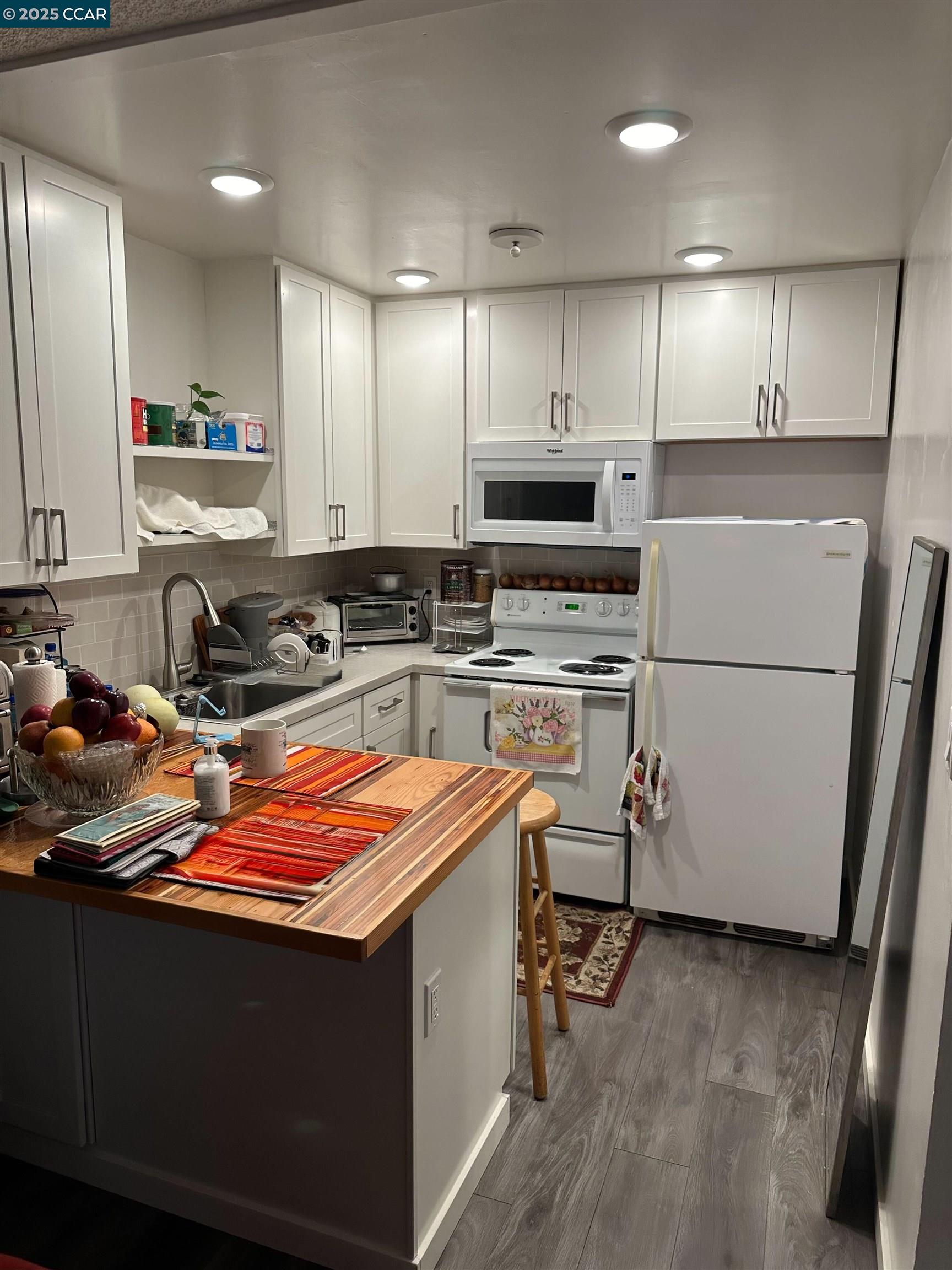 Detail Gallery Image 7 of 12 For 23 2nd Ave, Daly City,  CA 94014-2615 - – Beds | – Baths