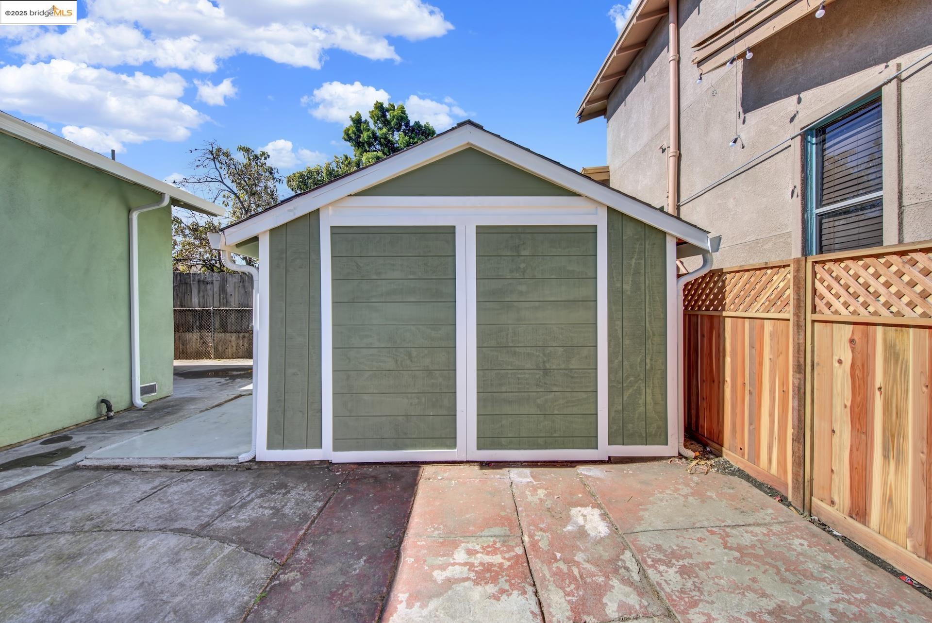 9329 Olive St, Oakland, California 94603, 2 Bedrooms Bedrooms, 4 Rooms Rooms,1 BathroomBathrooms,Residential,For Sale,9329 Olive St,41088611