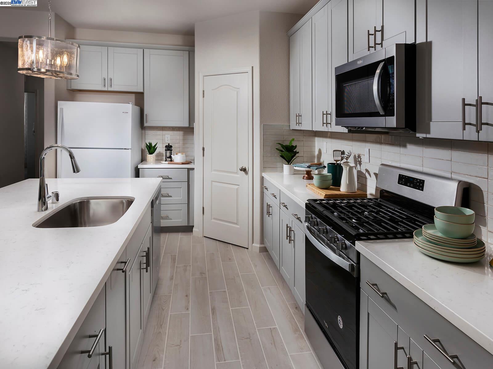 Detail Gallery Image 3 of 14 For 1704 Skagway Av, Manteca,  CA 95337 - 3 Beds | 2 Baths