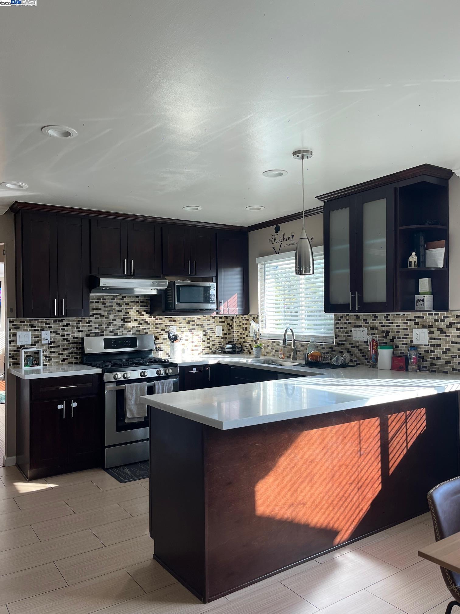 Detail Gallery Image 3 of 8 For 38270 Farwell Dr, Fremont,  CA 94536 - 3 Beds | 2 Baths