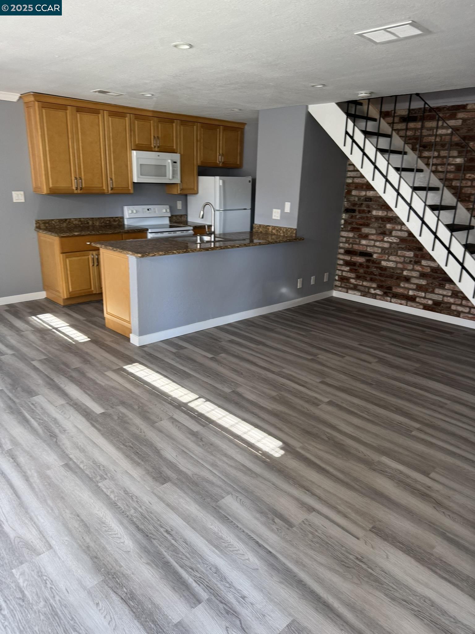 More Details about MLS # 41088671 : 2100 LEMONTREE # 2