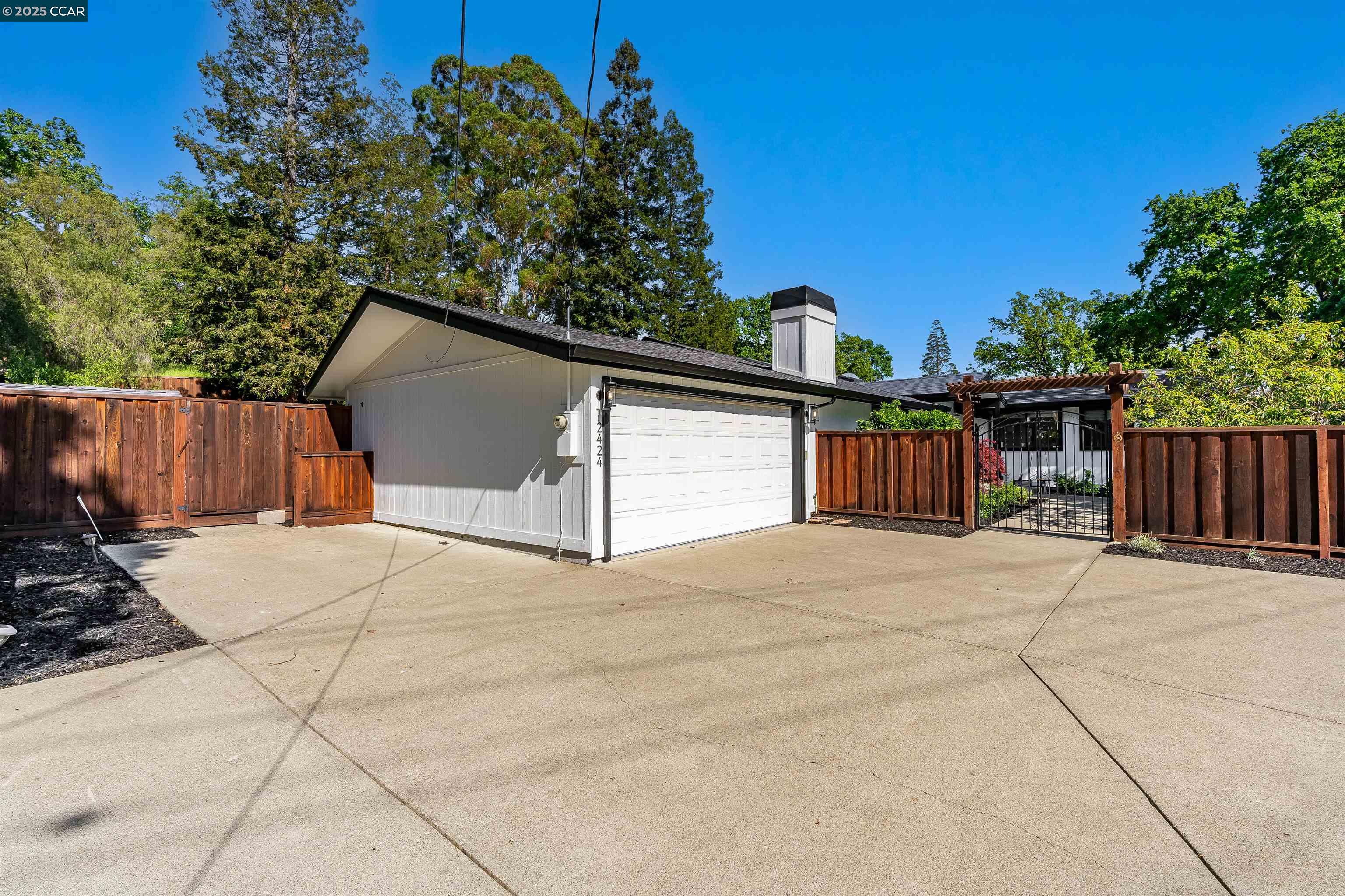 Detail Gallery Image 4 of 60 For 2424 San Miguel Dr, Walnut Creek,  CA 94596 - 4 Beds | 2 Baths