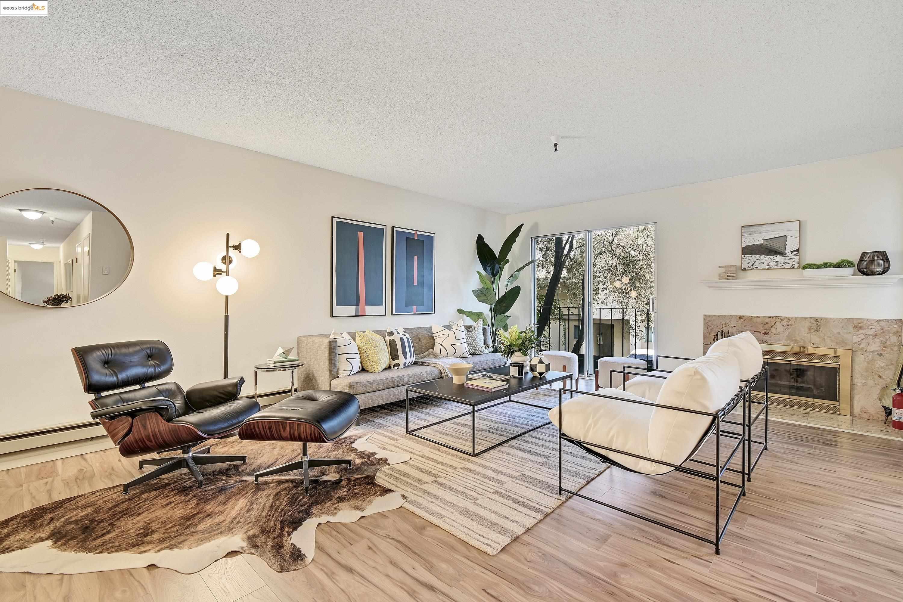 Detail Gallery Image 1 of 43 For 601 Leahy #104,  Redwood City,  CA 94061 - 3 Beds | 2 Baths