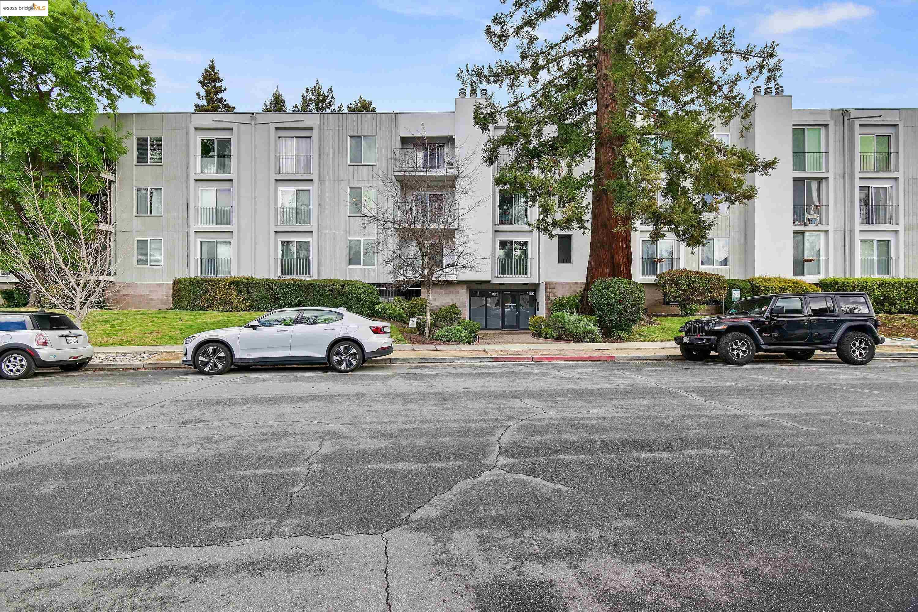 Detail Gallery Image 2 of 43 For 601 Leahy #104,  Redwood City,  CA 94061 - 3 Beds | 2 Baths
