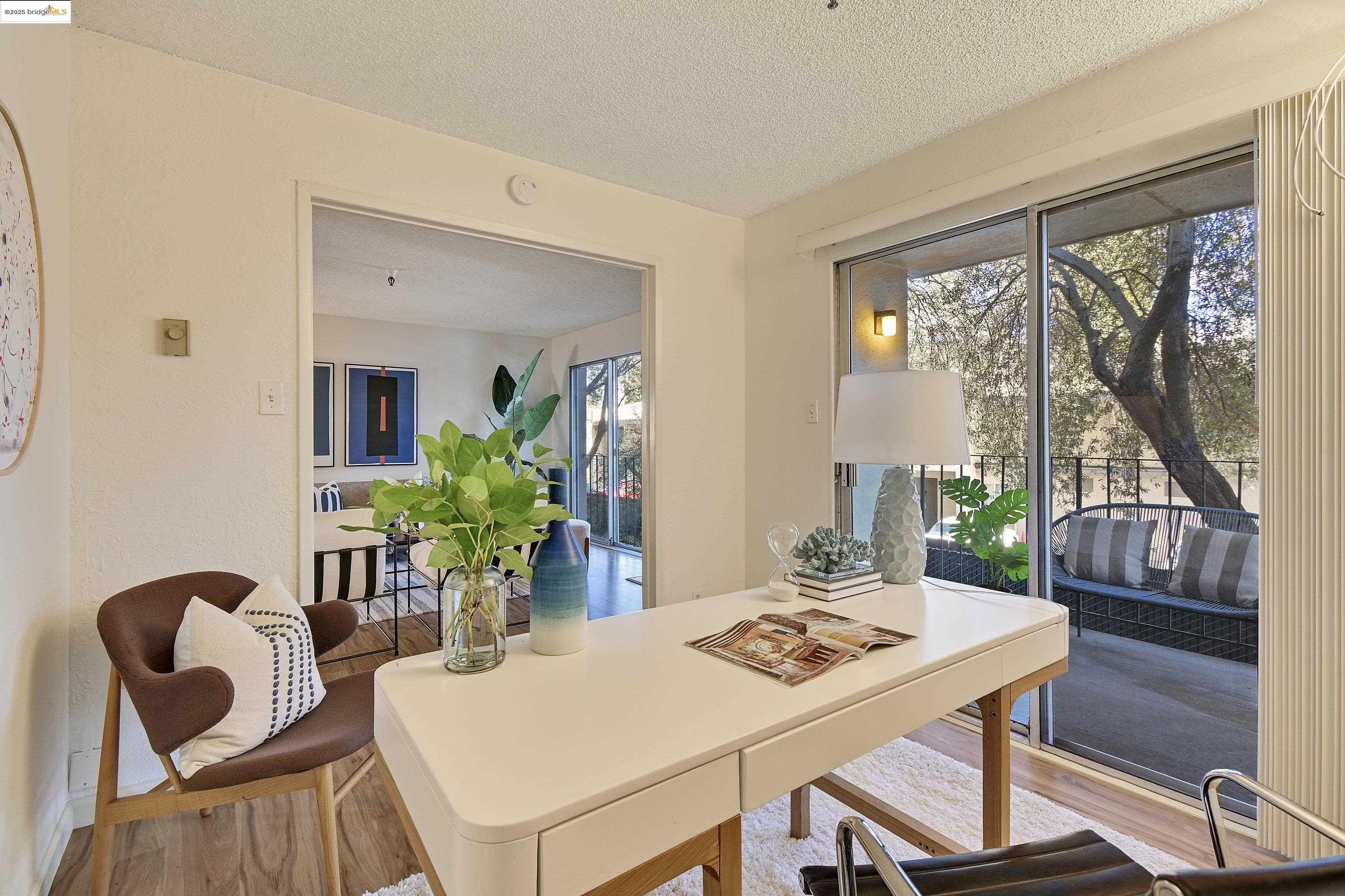 Detail Gallery Image 13 of 43 For 601 Leahy #104,  Redwood City,  CA 94061 - 3 Beds | 2 Baths