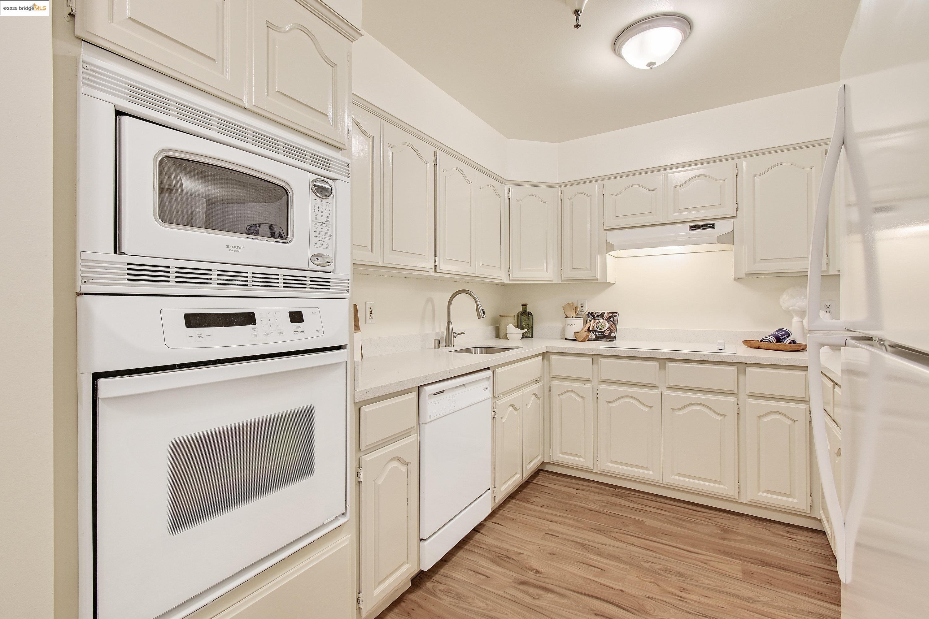 Detail Gallery Image 20 of 43 For 601 Leahy #104,  Redwood City,  CA 94061 - 3 Beds | 2 Baths