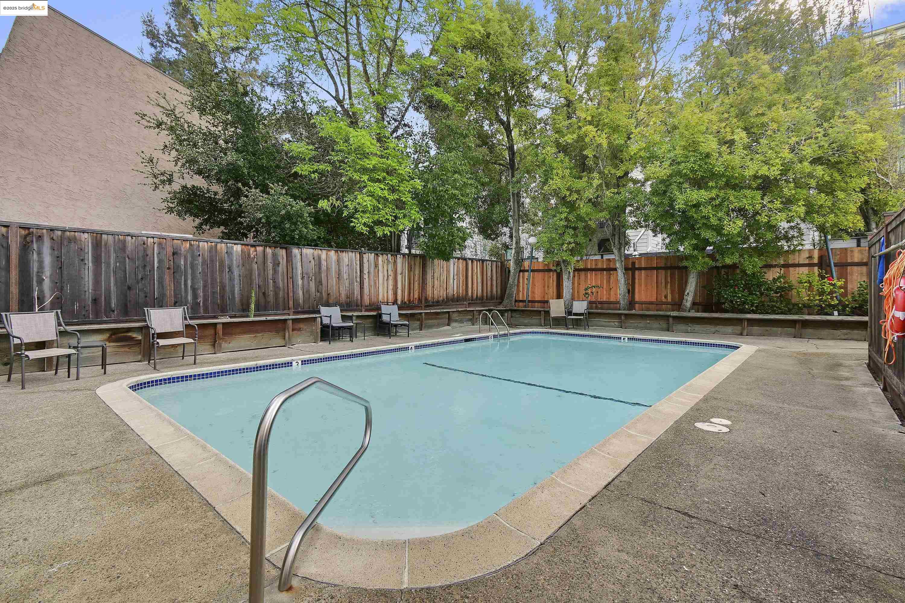 Detail Gallery Image 39 of 43 For 601 Leahy #104,  Redwood City,  CA 94061 - 3 Beds | 2 Baths