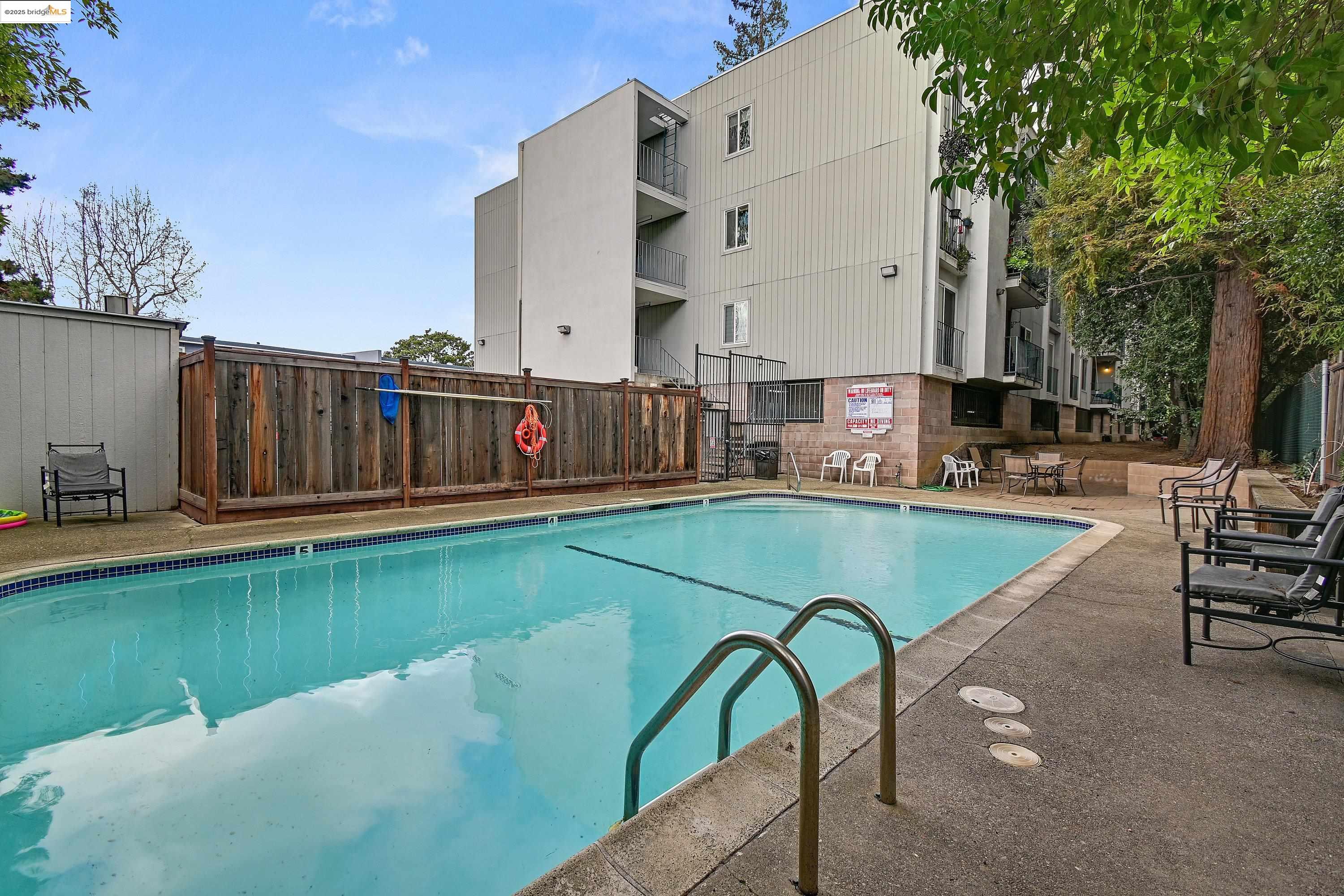 Detail Gallery Image 40 of 43 For 601 Leahy #104,  Redwood City,  CA 94061 - 3 Beds | 2 Baths