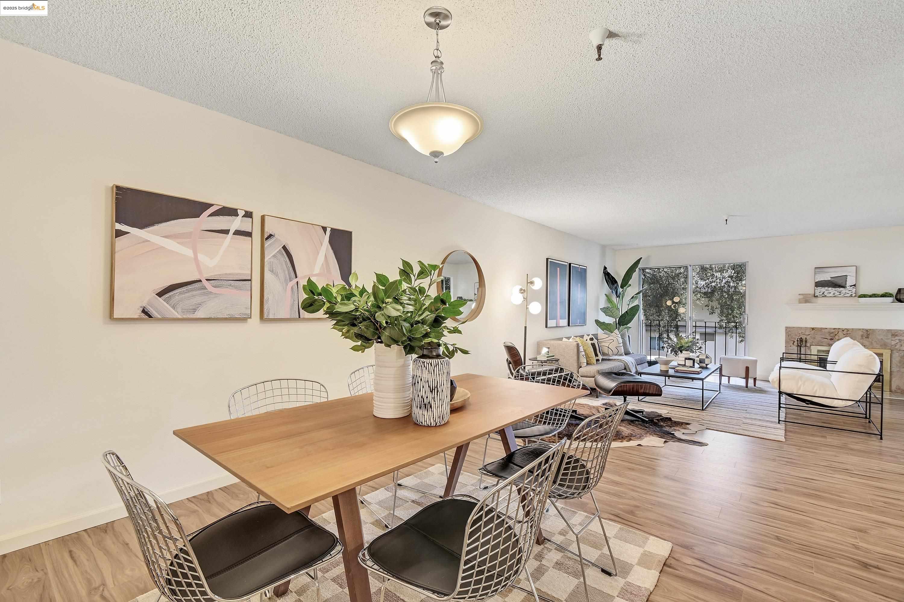 Detail Gallery Image 6 of 43 For 601 Leahy #104,  Redwood City,  CA 94061 - 3 Beds | 2 Baths