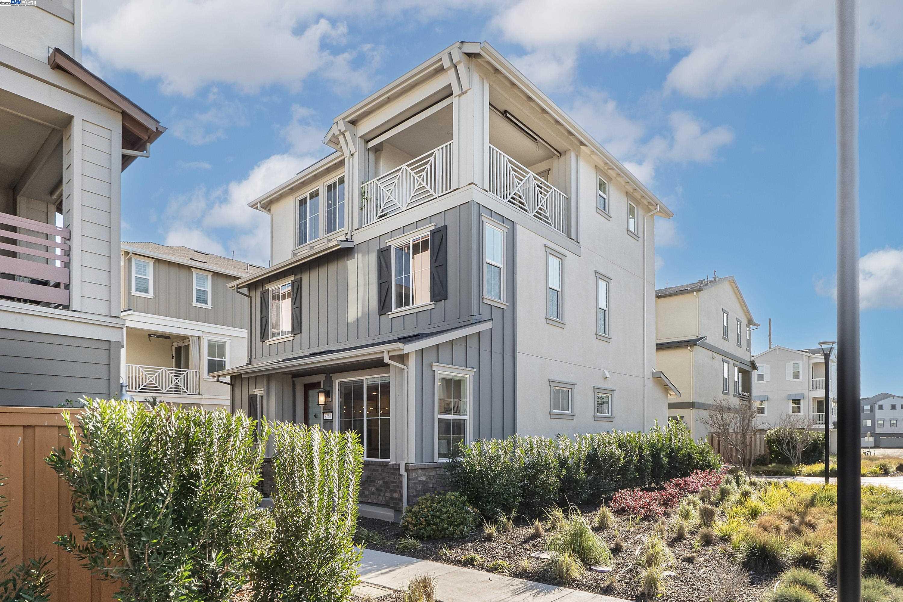 Detail Gallery Image 1 of 1 For 9267 Vista Cove Way, Newark,  CA 94560 - 4 Beds | 3/1 Baths