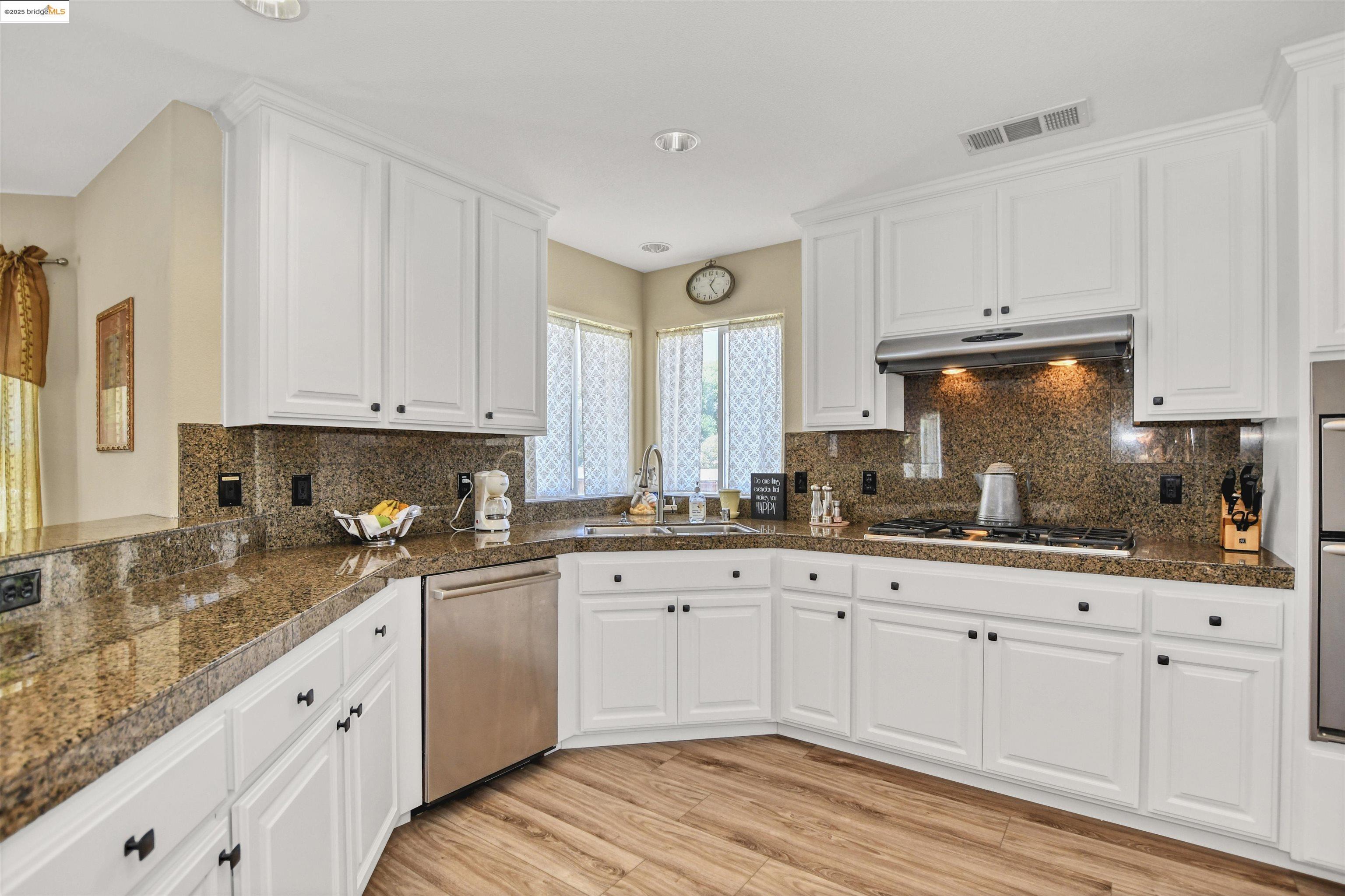 Detail Gallery Image 8 of 30 For 470 Coletas Way, Byron,  CA 94514 - 4 Beds | 2 Baths