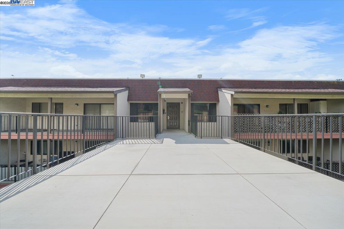 Browse active condo listings in MIRAMAR