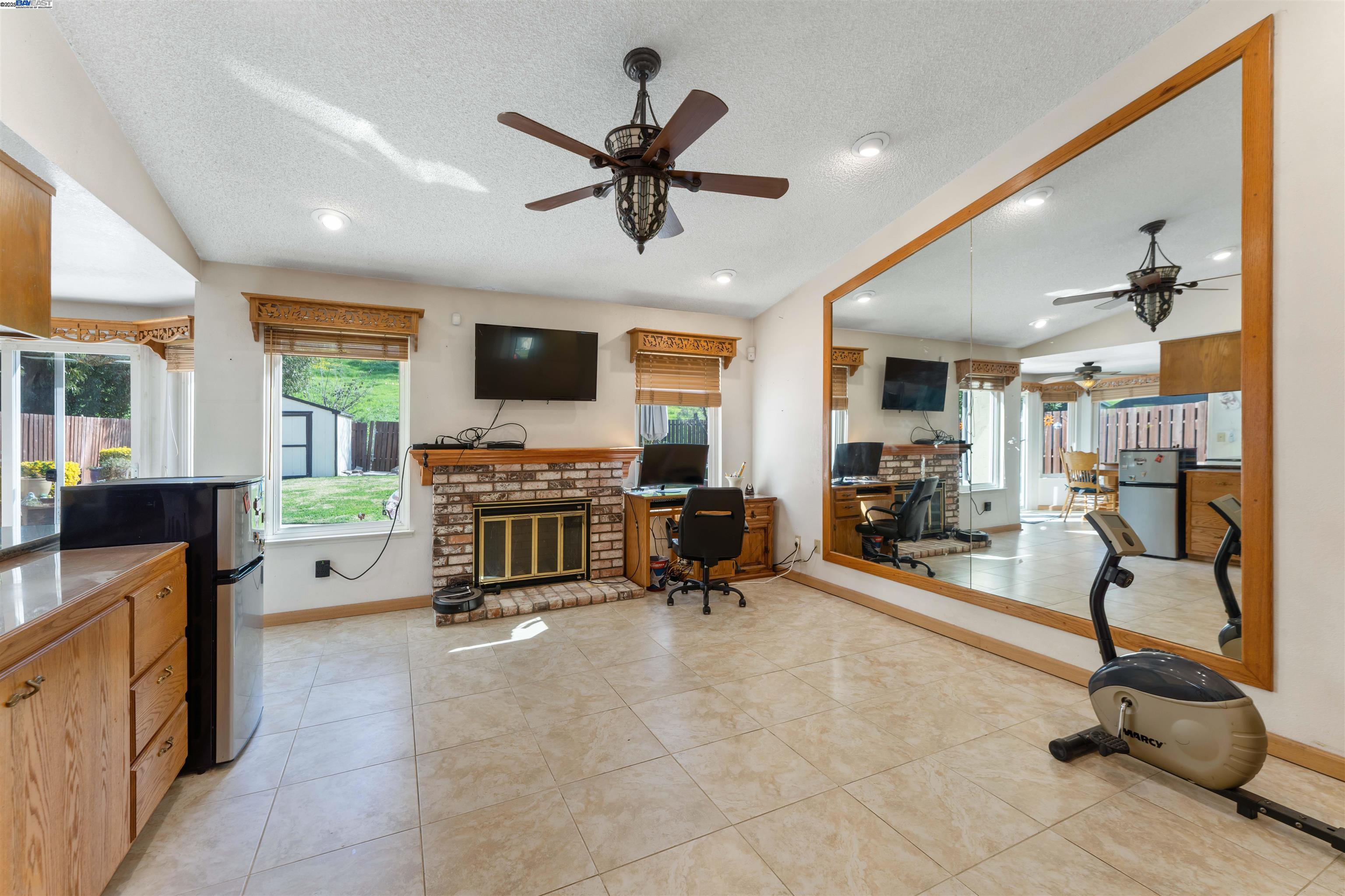 Detail Gallery Image 4 of 27 For 2901 Larkspur Dr., Antioch,  CA 94531 - 4 Beds | 2 Baths