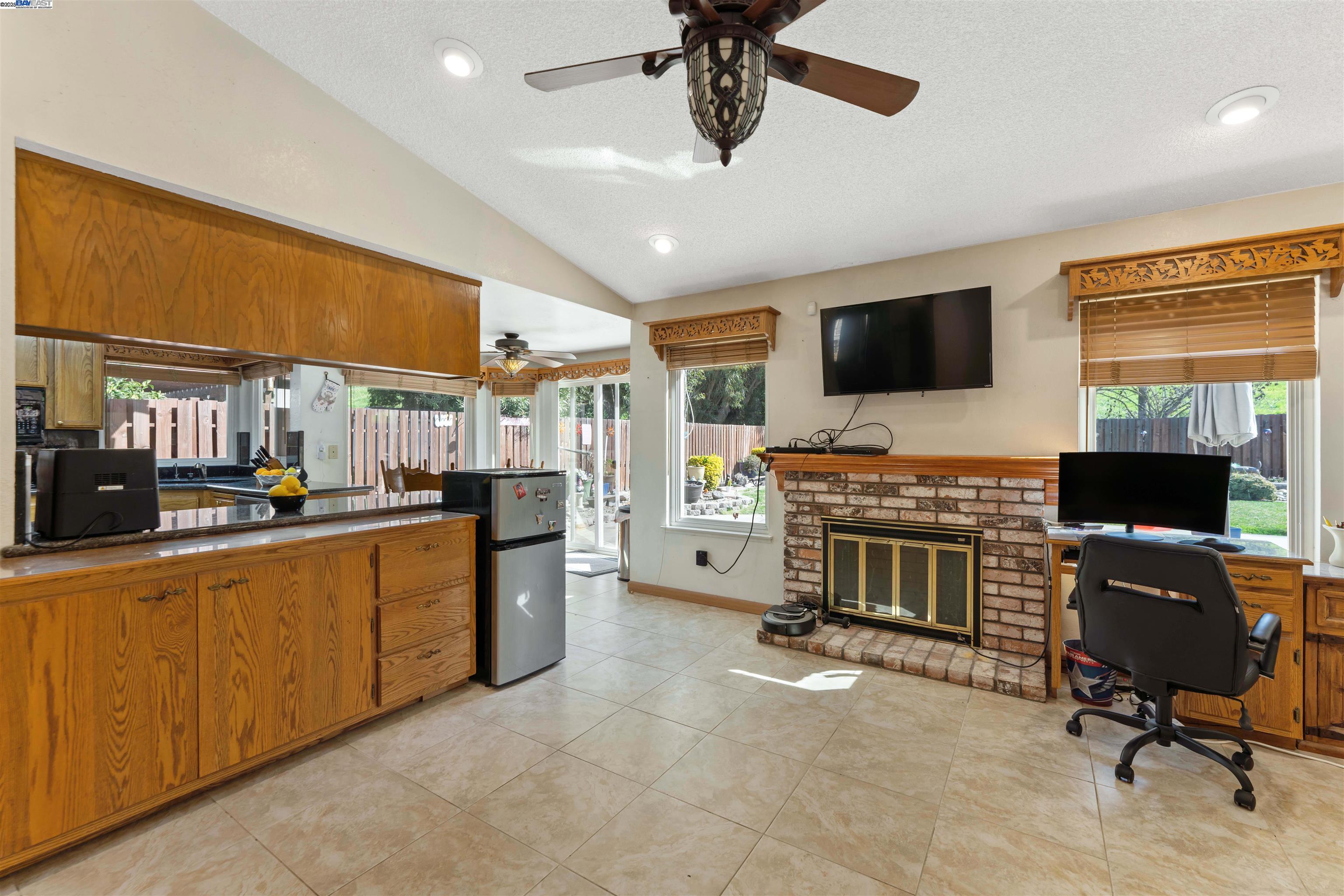 Detail Gallery Image 5 of 27 For 2901 Larkspur Dr., Antioch,  CA 94531 - 4 Beds | 2 Baths