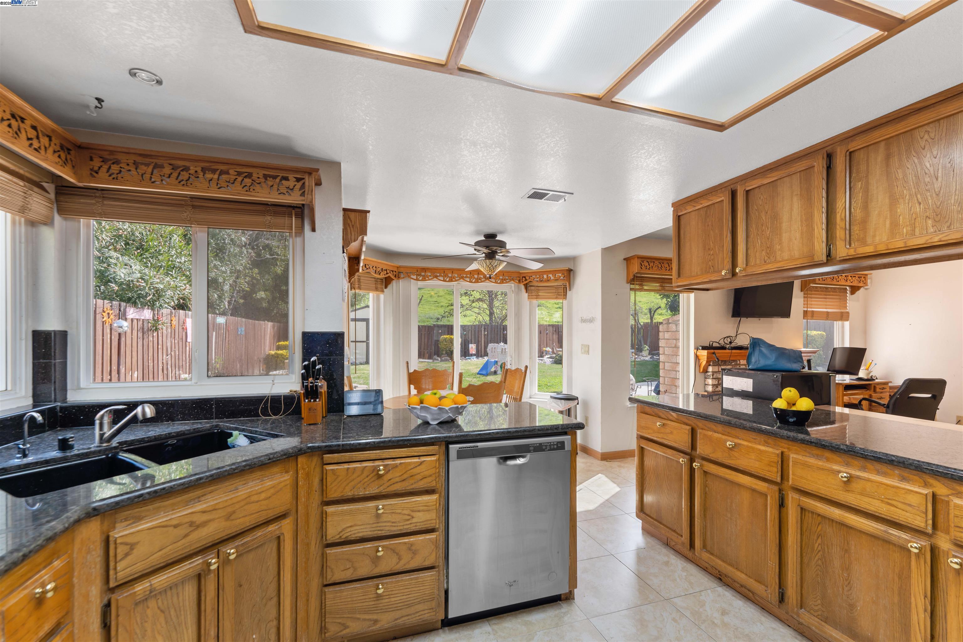 Detail Gallery Image 8 of 27 For 2901 Larkspur Dr., Antioch,  CA 94531 - 4 Beds | 2 Baths