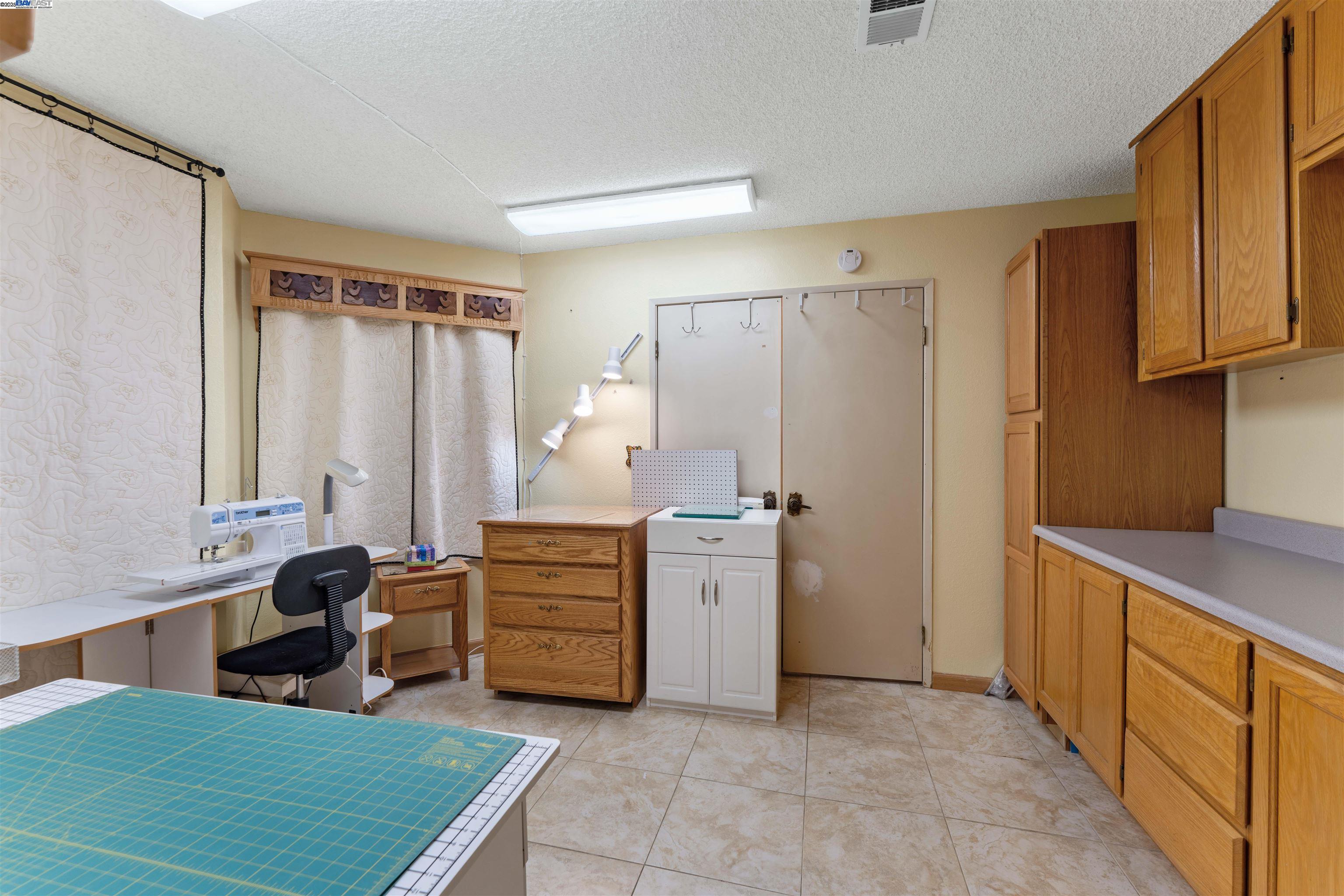 Detail Gallery Image 10 of 27 For 2901 Larkspur Dr., Antioch,  CA 94531 - 4 Beds | 2 Baths