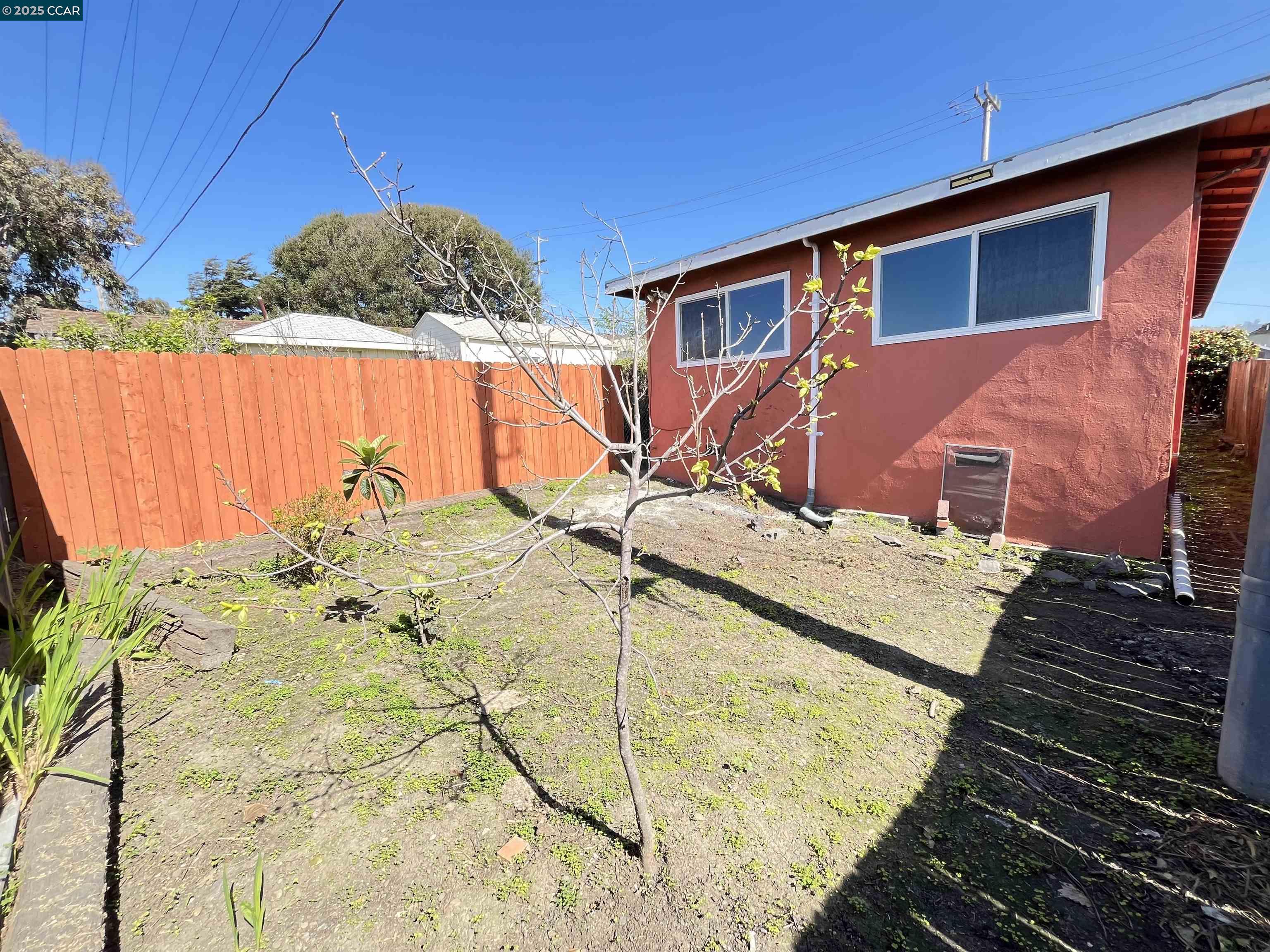 Detail Gallery Image 1 of 1 For 2625 Columbia Blvd, Richmond,  CA 94804 - 3 Beds | 1 Baths