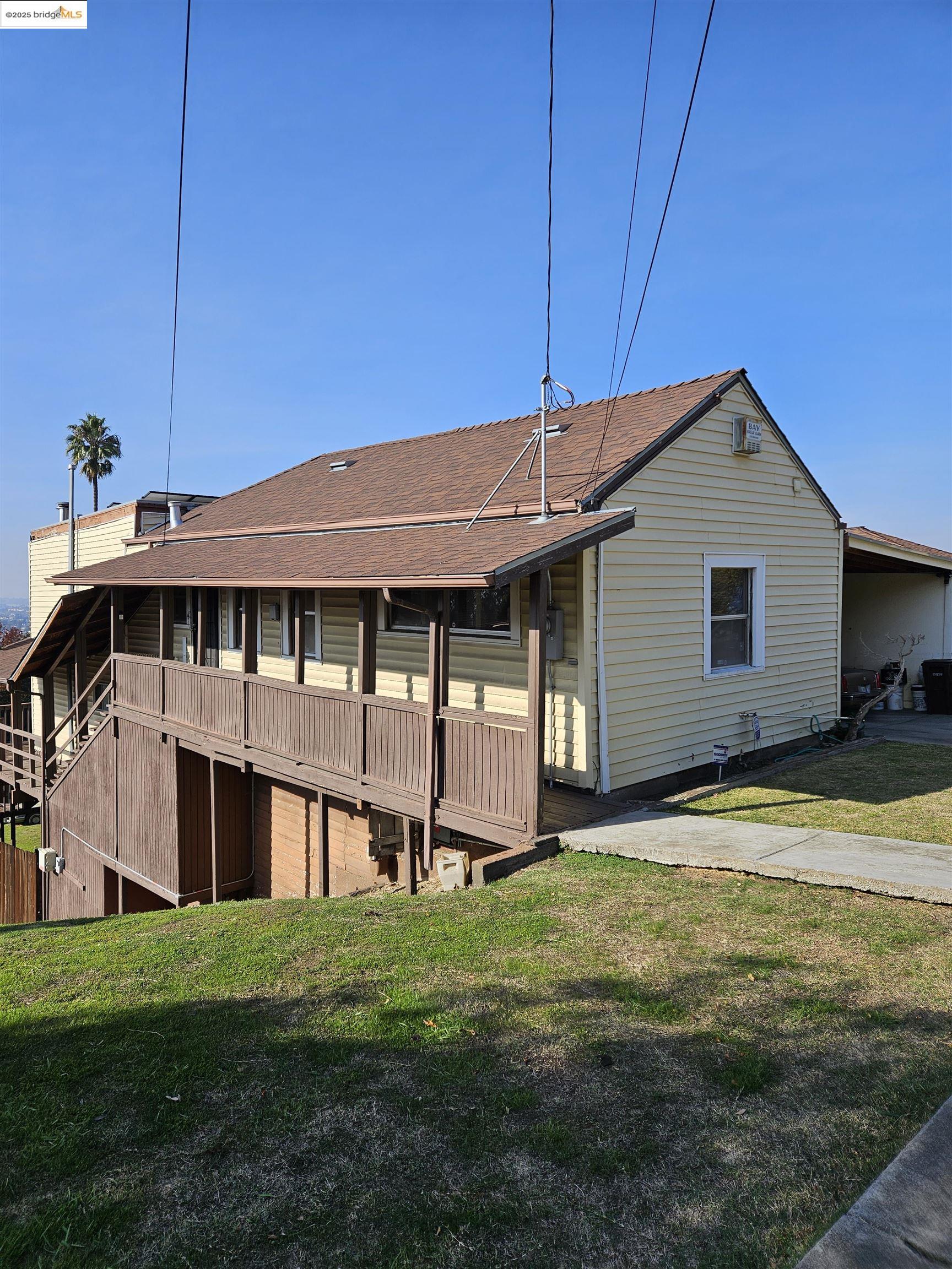 Detail Gallery Image 1 of 1 For 7807 Outlook Ave, Oakland,  CA 94605 - 5 Beds | 3 Baths