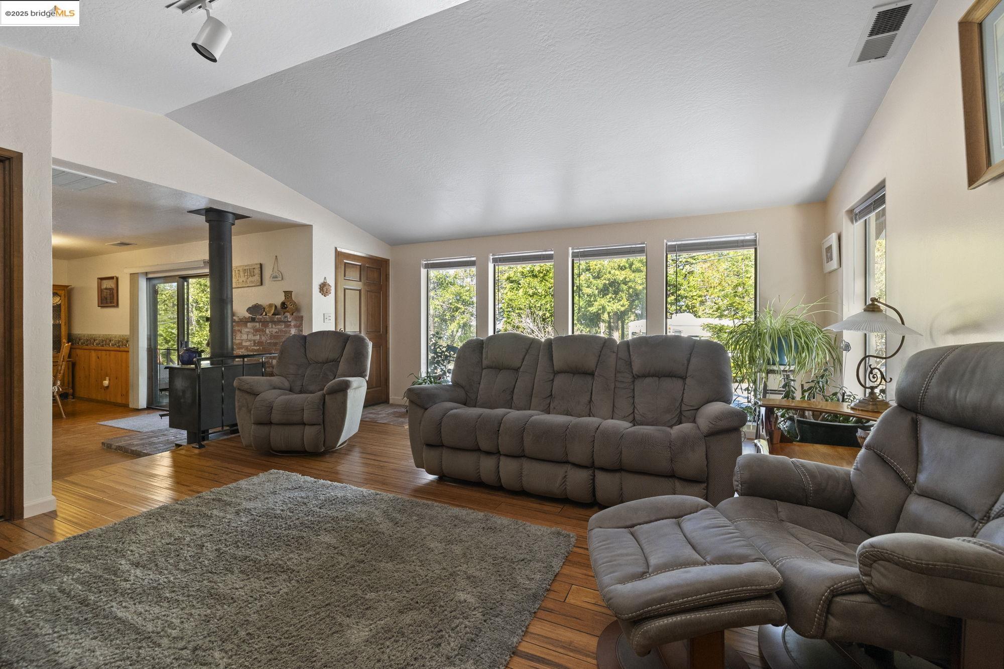 Detail Gallery Image 17 of 53 For 24315 Sugarpine Road, Twain Harte,  CA 95383 - 3 Beds | 1/2 Baths