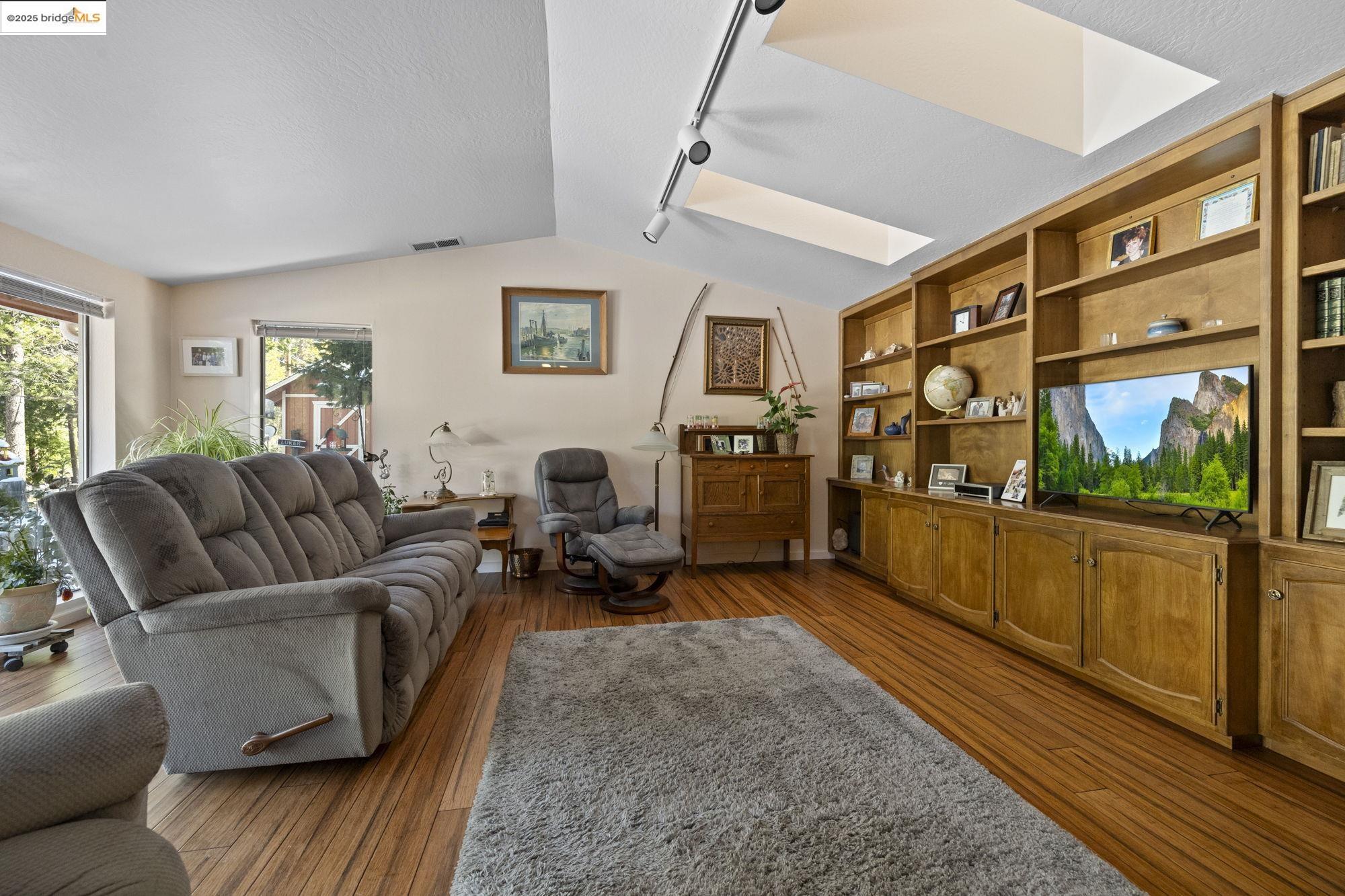 Detail Gallery Image 3 of 53 For 24315 Sugarpine Road, Twain Harte,  CA 95383 - 3 Beds | 1/2 Baths
