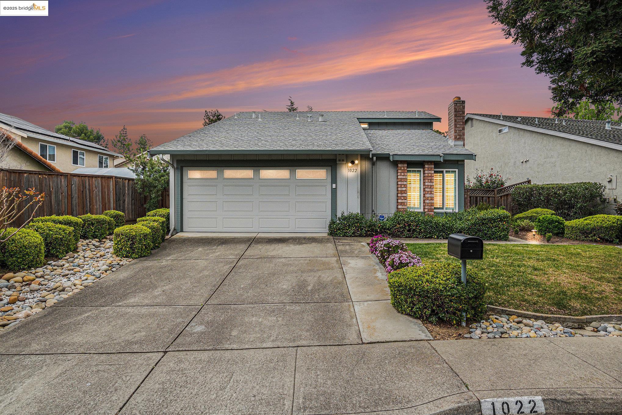 Detail Gallery Image 1 of 1 For 1022 Village Oaks Drive, Martinez,  CA 94553 - 3 Beds | 2/1 Baths