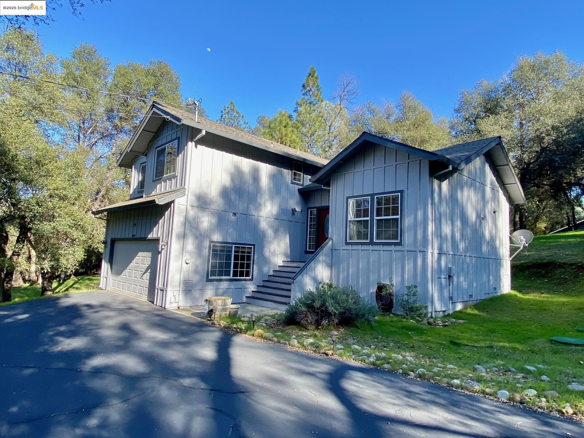 Detail Gallery Image 2 of 56 For 19329 Ferretti, Groveland,  CA 95321 - 3 Beds | 2 Baths