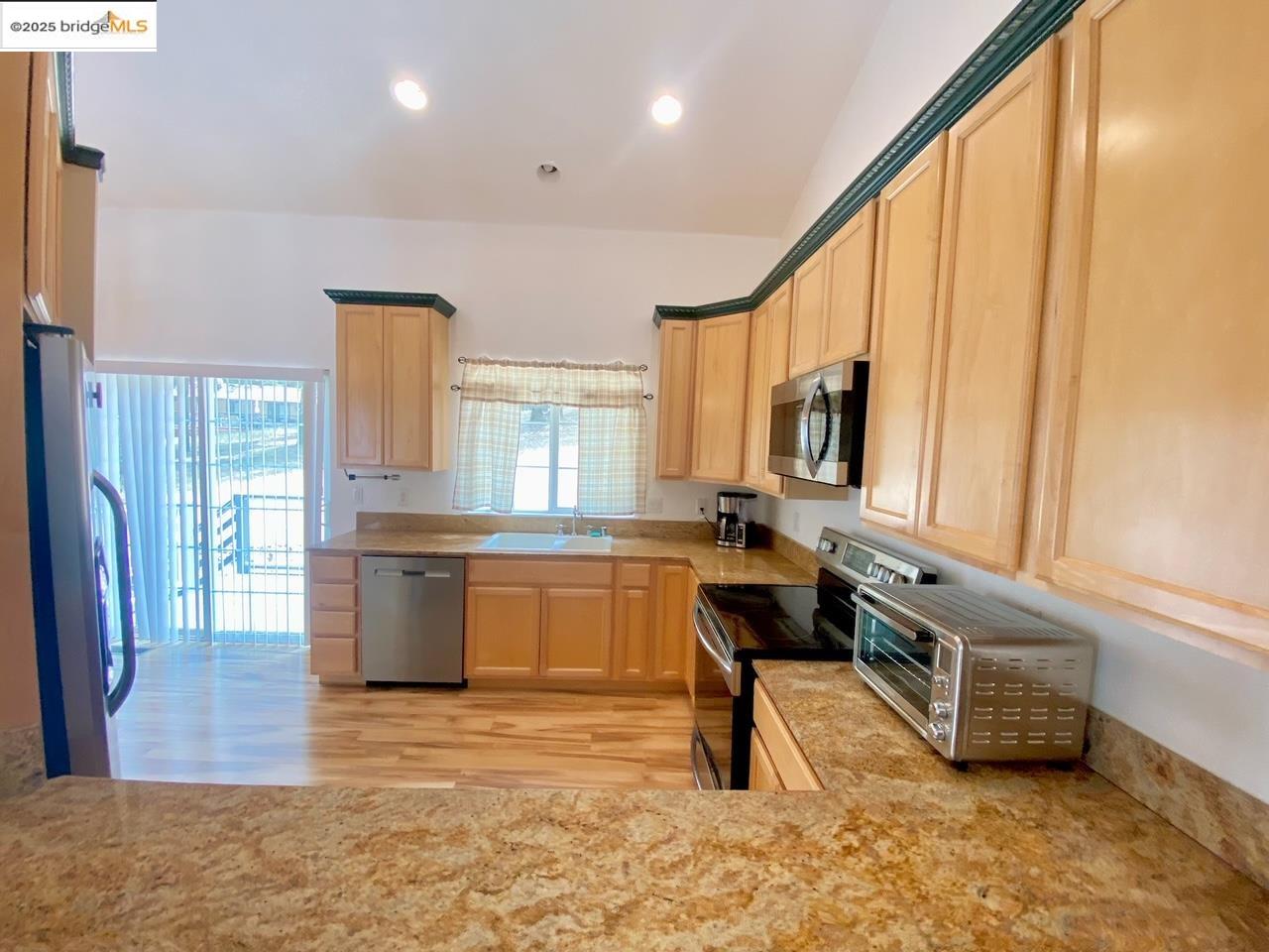 Detail Gallery Image 14 of 56 For 19329 Ferretti, Groveland,  CA 95321 - 3 Beds | 2 Baths