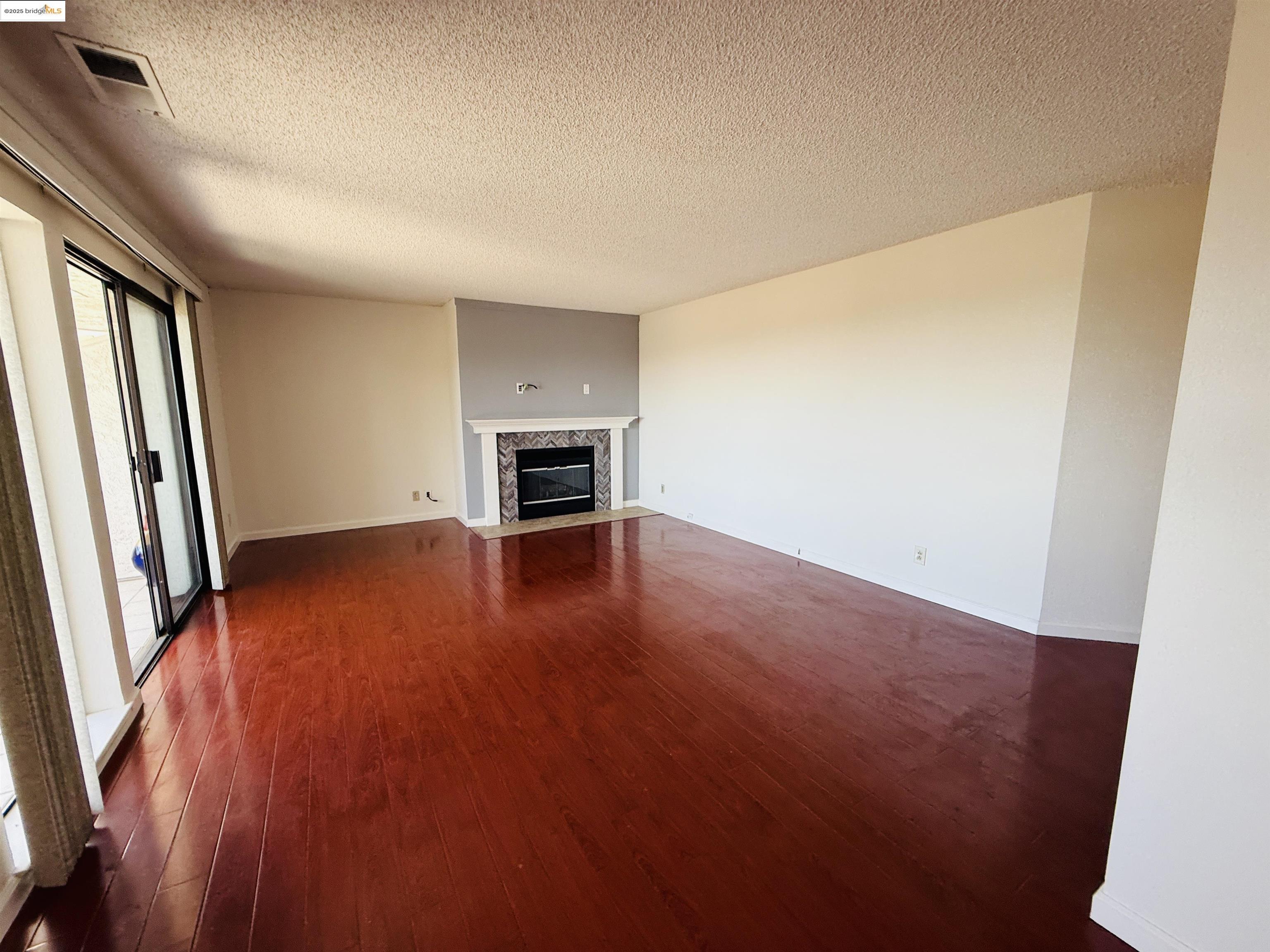 Photo #4: 41088754 Listing: Photo #4