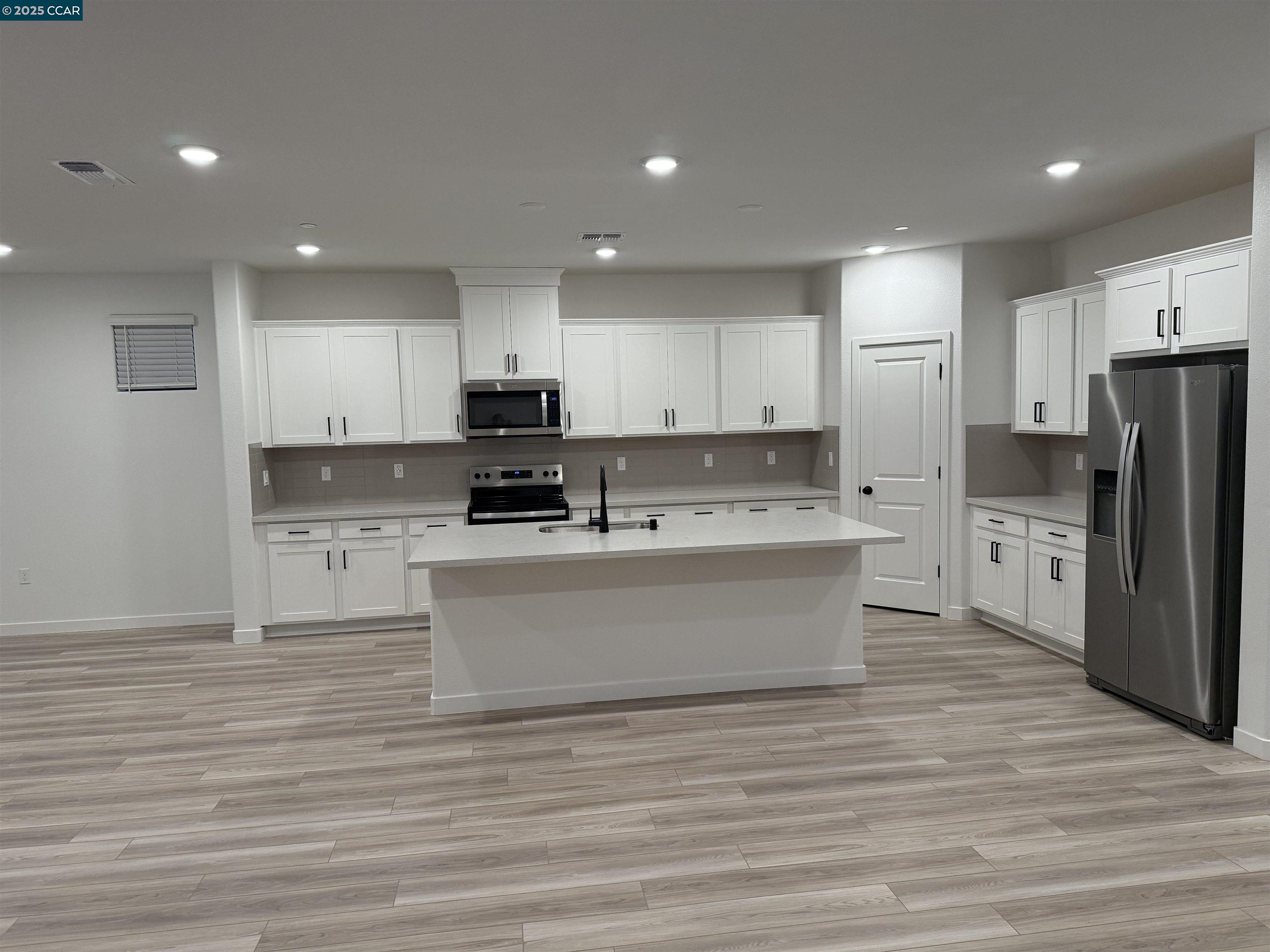 Detail Gallery Image 2 of 19 For 1244 Waldorf Ln, Rohnert Park,  CA 94928 - 4 Beds | 3 Baths