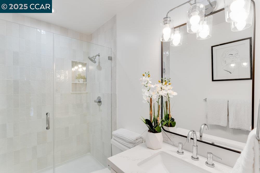 Detail Gallery Image 12 of 22 For 502 Ridgeview Ct, Pleasant Hill,  CA 94523 - 3 Beds | 2/1 Baths
