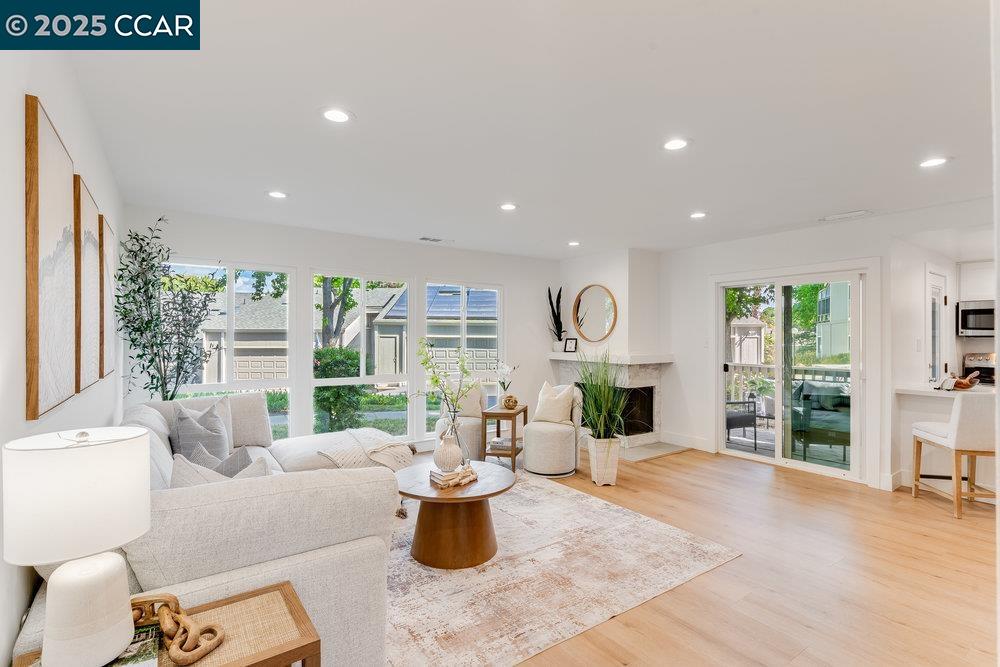 Detail Gallery Image 13 of 22 For 502 Ridgeview Ct, Pleasant Hill,  CA 94523 - 3 Beds | 2/1 Baths