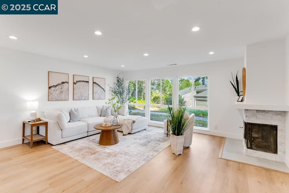 Detail Gallery Image 14 of 22 For 502 Ridgeview Ct, Pleasant Hill,  CA 94523 - 3 Beds | 2/1 Baths