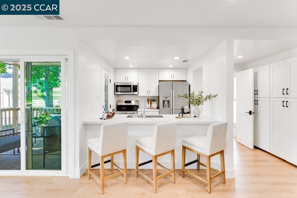 Detail Gallery Image 17 of 22 For 502 Ridgeview Ct, Pleasant Hill,  CA 94523 - 3 Beds | 2/1 Baths