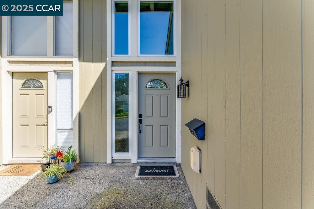 Detail Gallery Image 4 of 22 For 502 Ridgeview Ct, Pleasant Hill,  CA 94523 - 3 Beds | 2/1 Baths