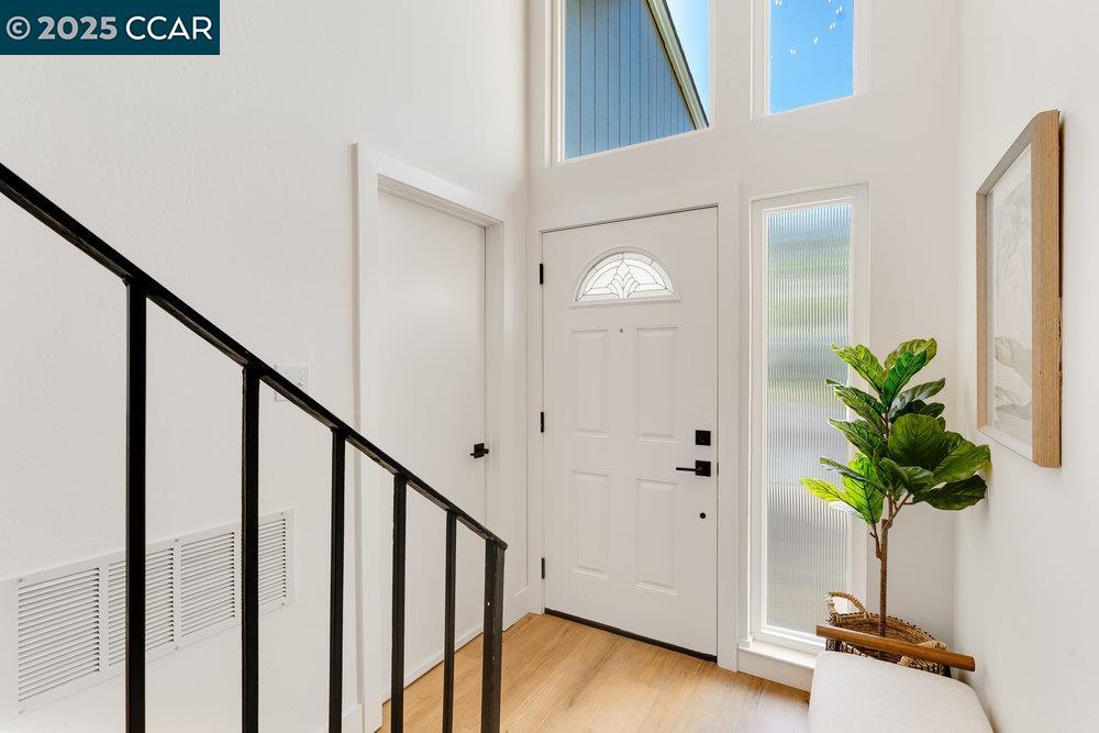 Detail Gallery Image 5 of 22 For 502 Ridgeview Ct, Pleasant Hill,  CA 94523 - 3 Beds | 2/1 Baths