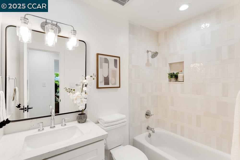 Detail Gallery Image 9 of 22 For 502 Ridgeview Ct, Pleasant Hill,  CA 94523 - 3 Beds | 2/1 Baths
