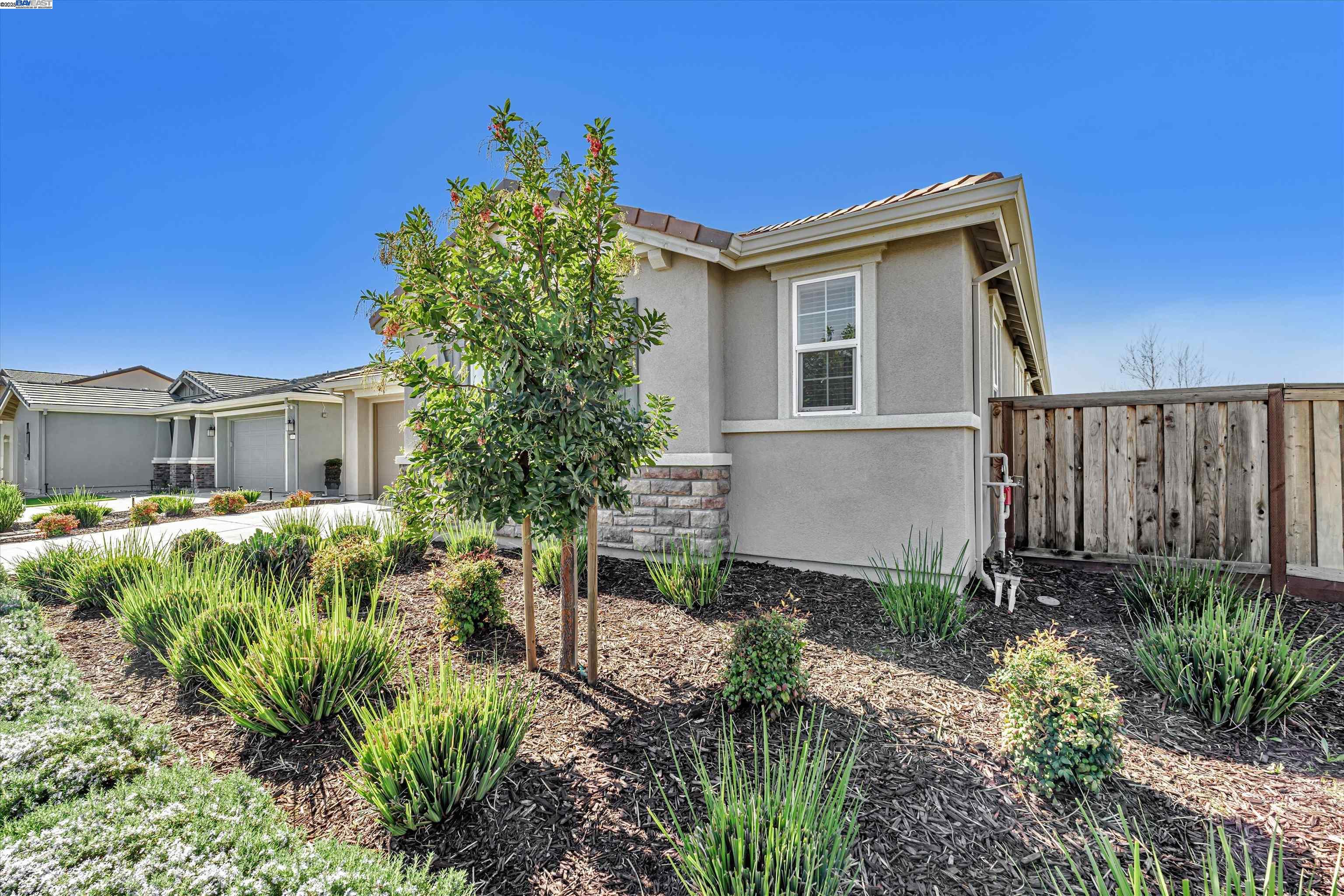 Detail Gallery Image 3 of 49 For 612 Chimes St, Lathrop,  CA 95330 - 4 Beds | 2 Baths
