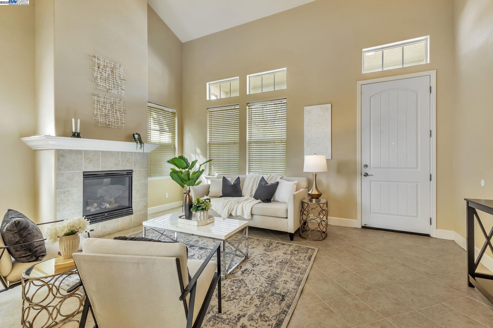 220 Yellow Rose Cir