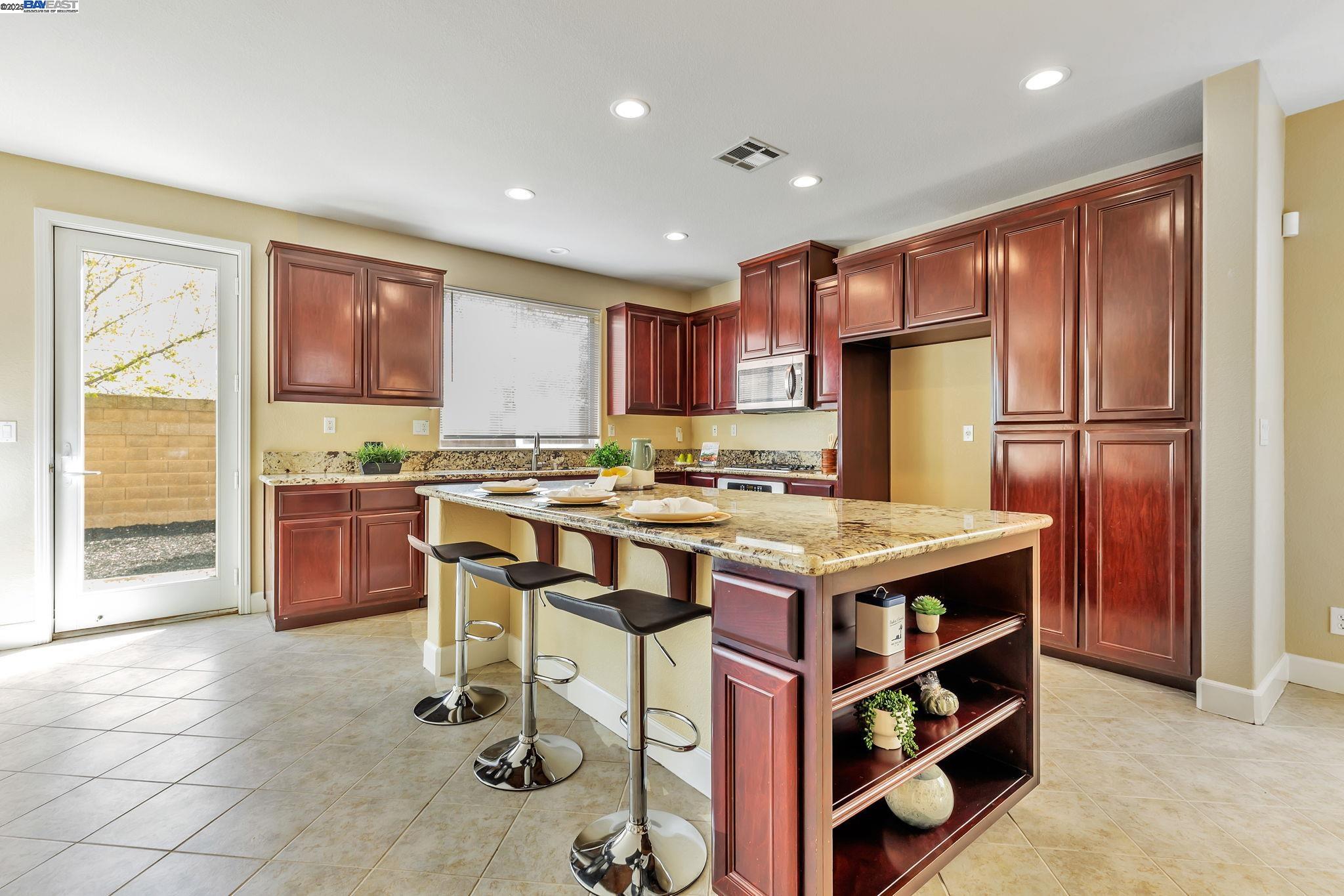 220 Yellow Rose Cir