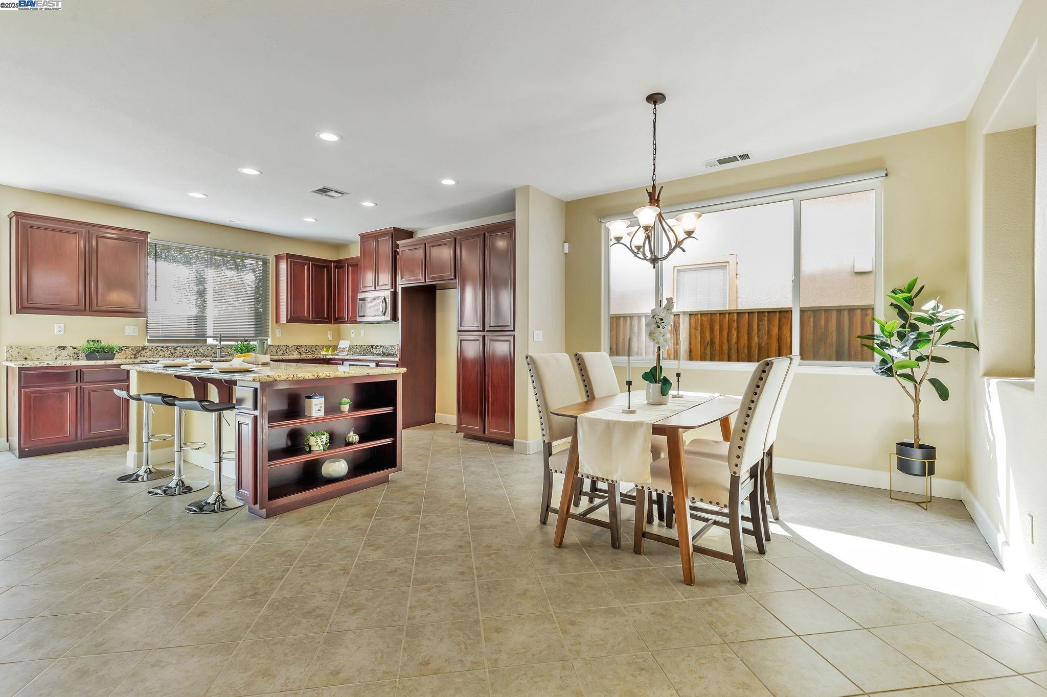 220 Yellow Rose Cir