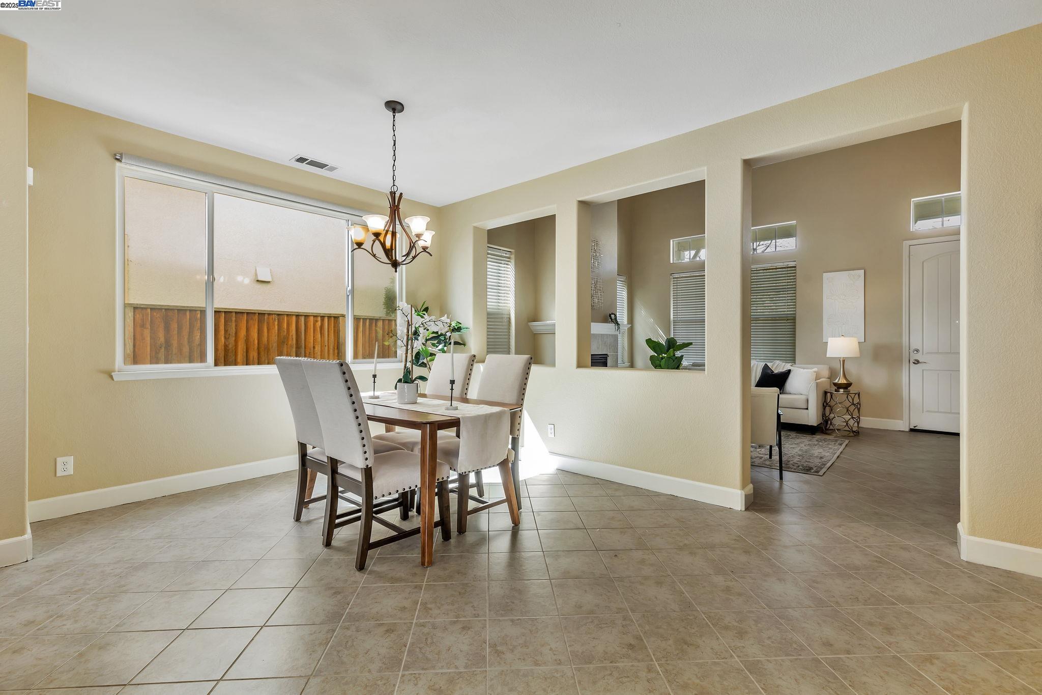 220 Yellow Rose Cir