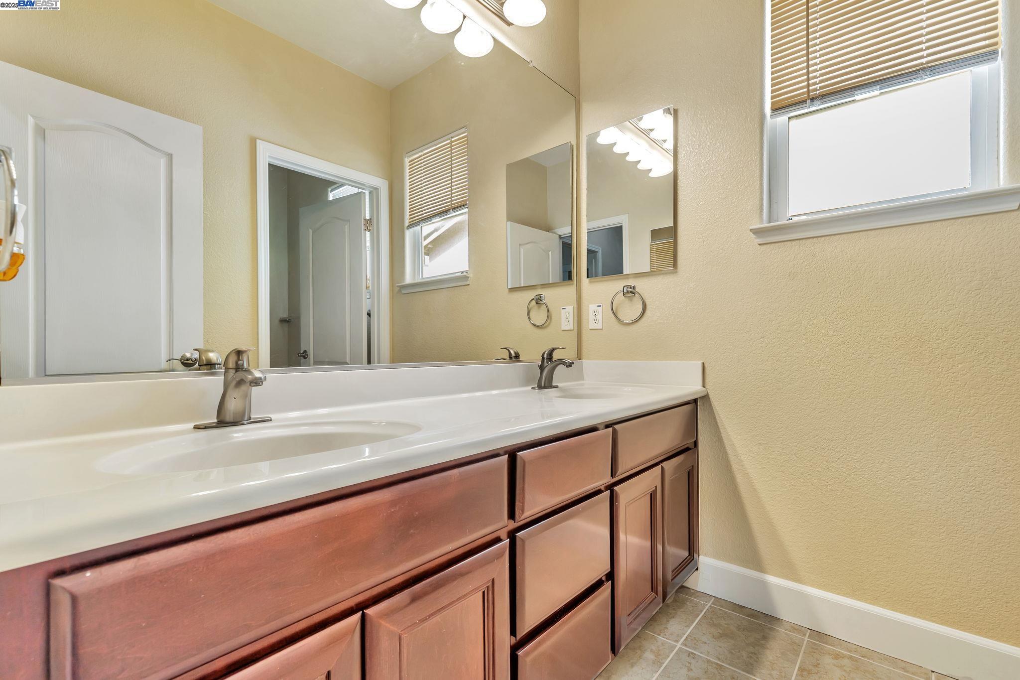 220 Yellow Rose Cir